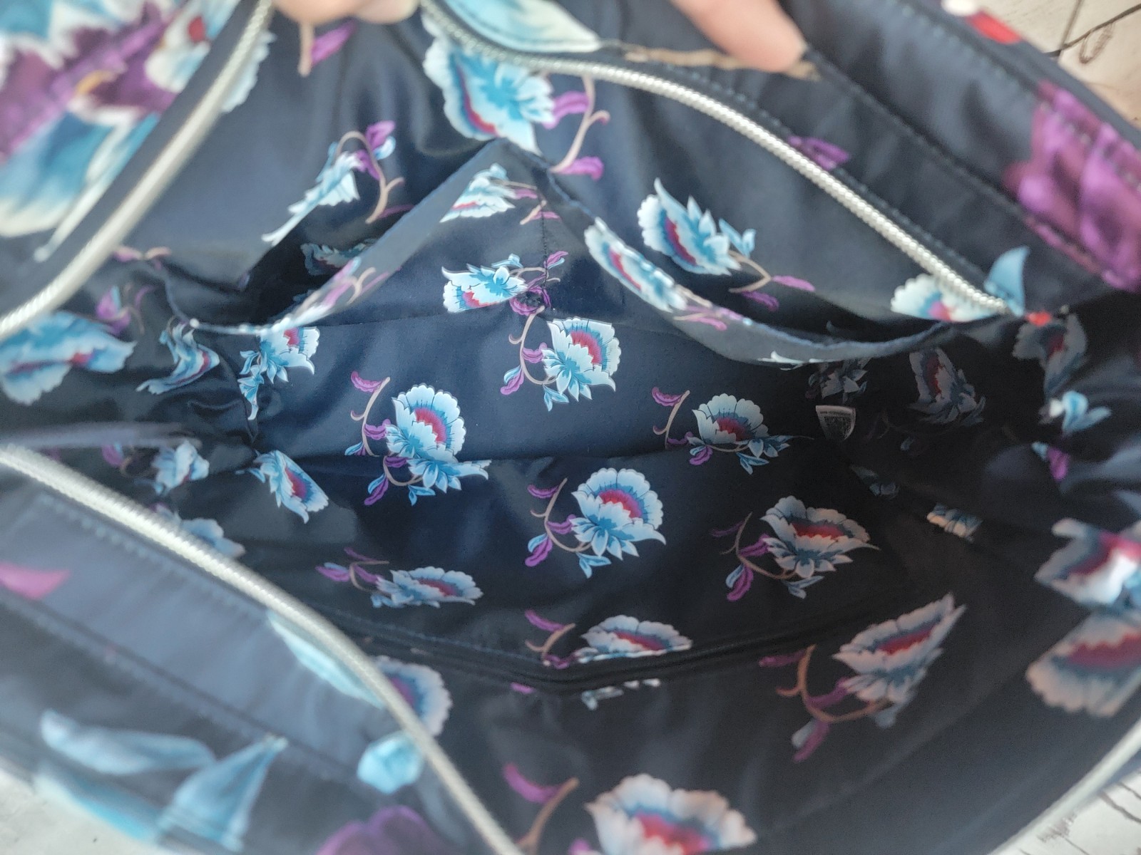 Vera Bradley Crossbody/Hand Bag Mayfair in Bloom Approx 13 X 9 in
