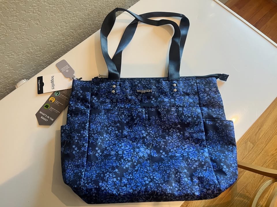 NWT Blue Baggallini Large Carryall Tote – Great for travel and around town!