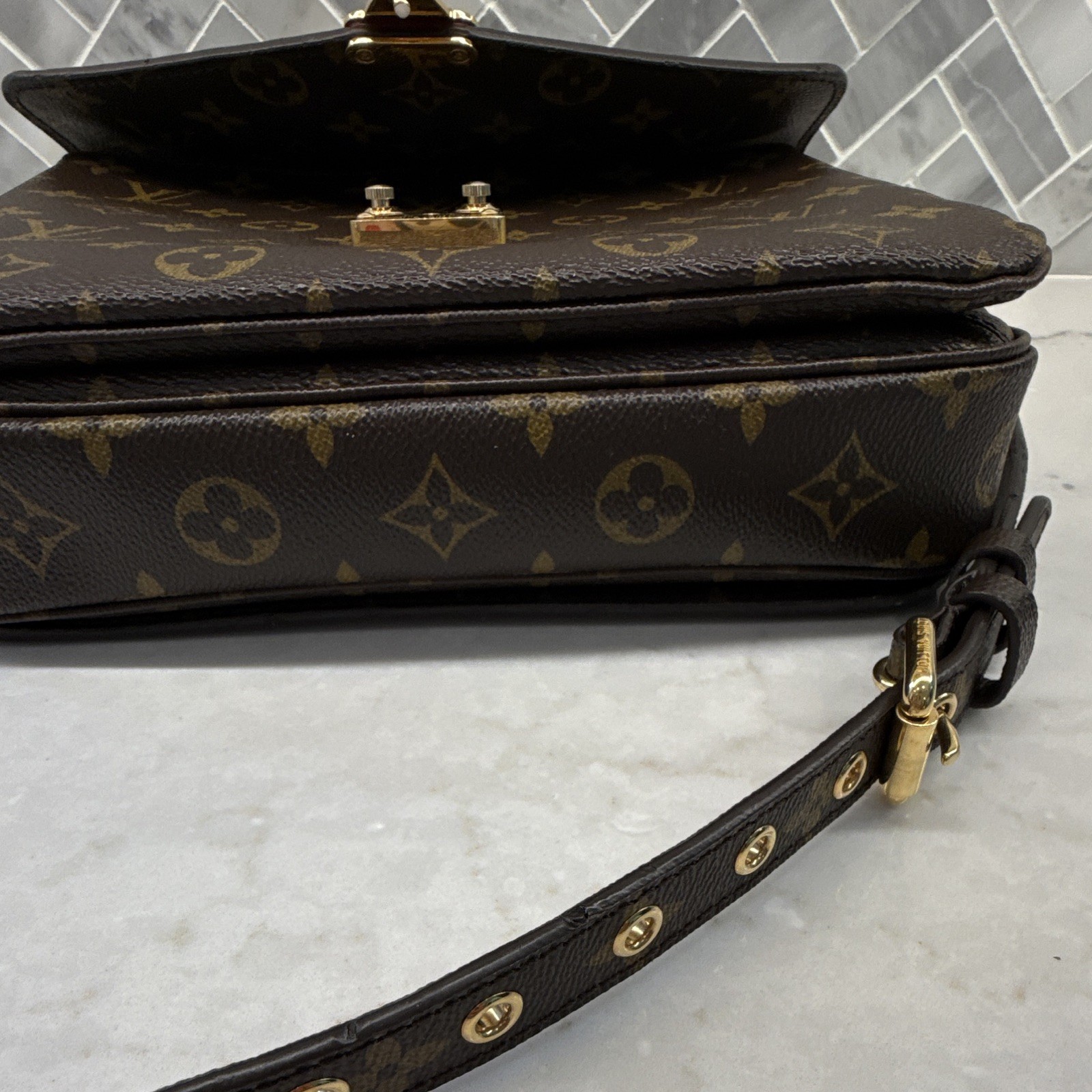 Louis Vuitton Pochette Métis Monogram Brown Top Handle Crossbody, Gold Hardware