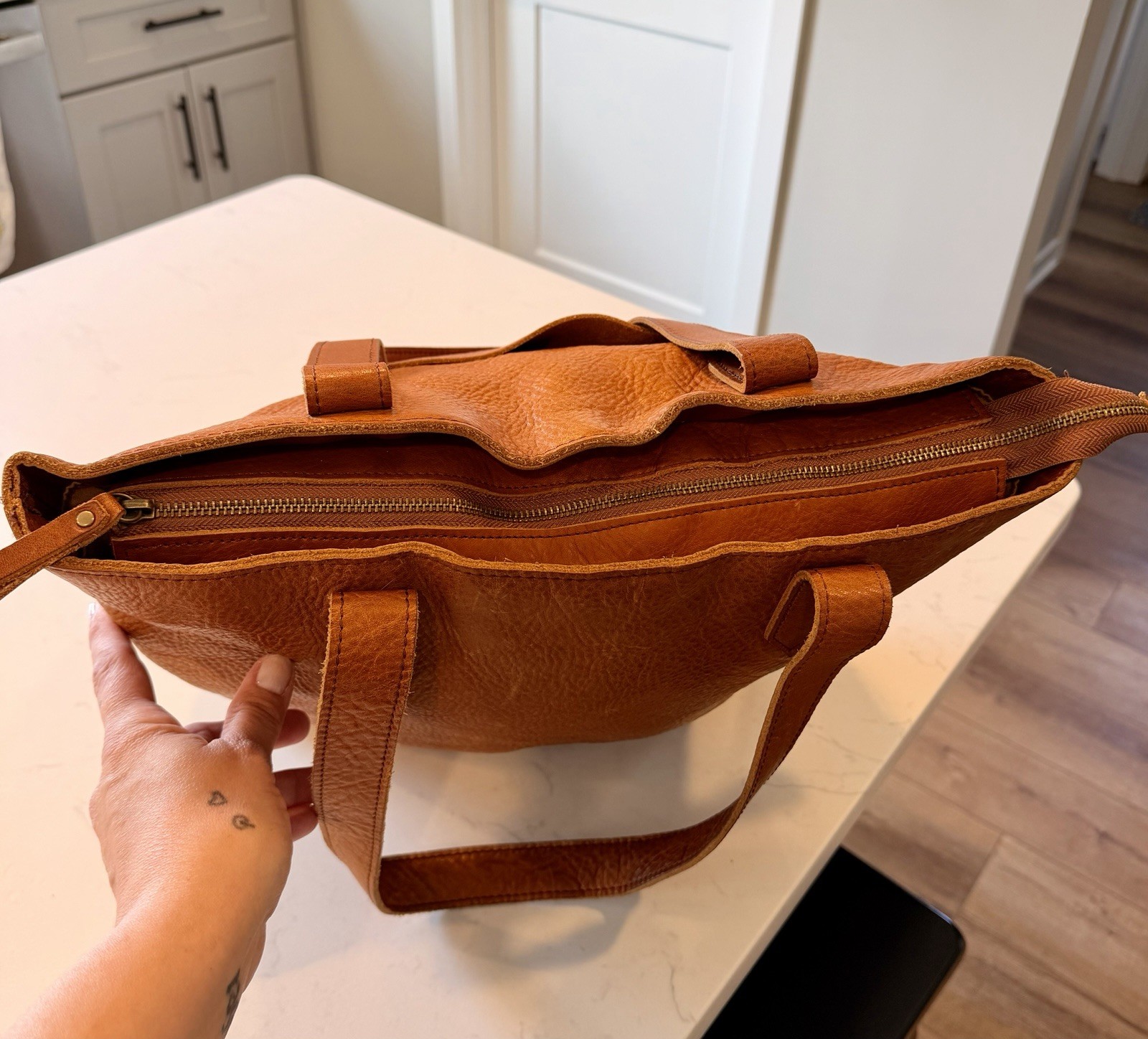 Duluth Trading Company Lifetime Leather Tote-Used Good Condition – Large Size