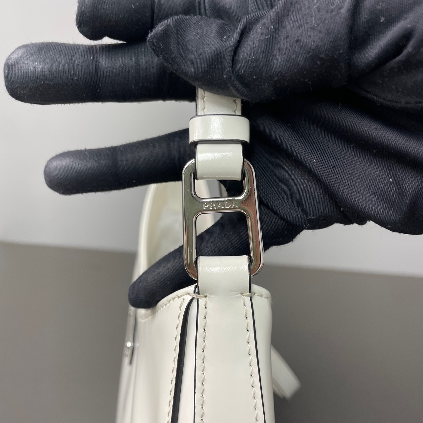 Prada Pre-Owned Authentic Underarm Bag White Free Tracked Shipping