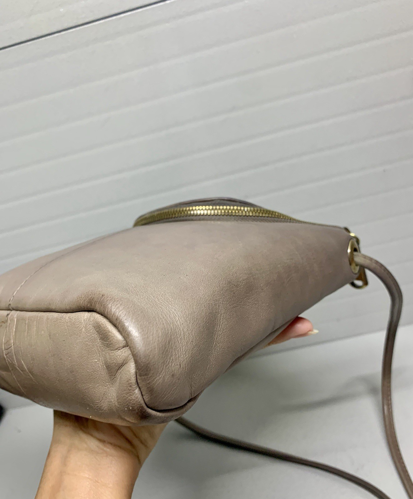 HOBO Small Leather Taupe Crossbody Bag w/Cellphone Slip Pocket~Cute! See Photos!