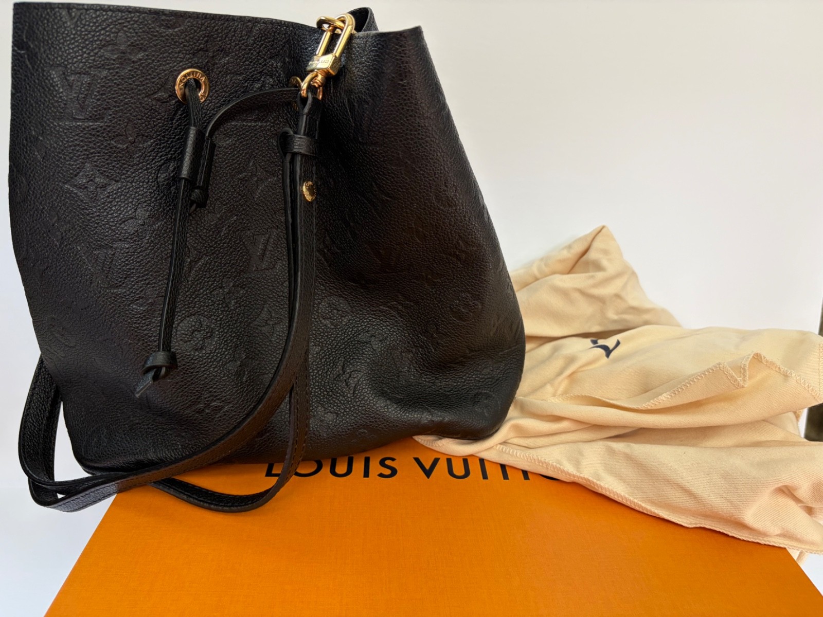 Louis Vuitton Noé Shoulder Bag MM Black Leather