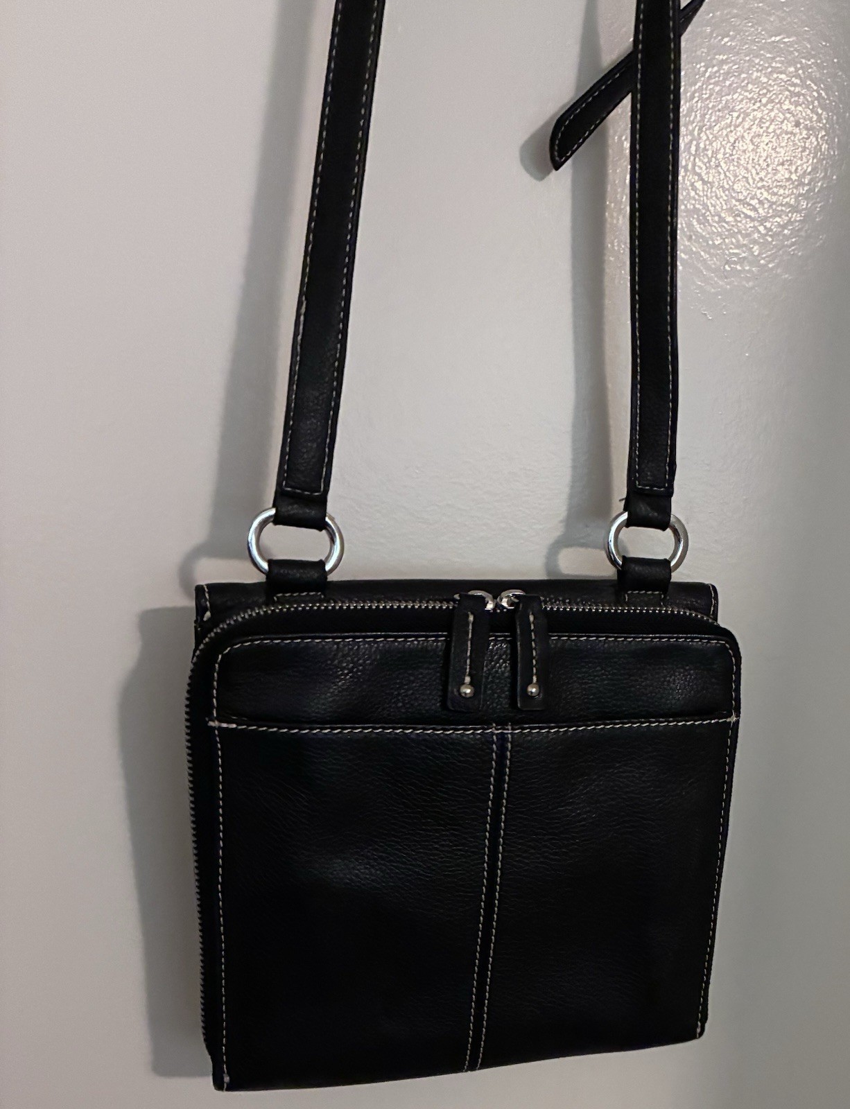 Tignanello LEATHER HANDBAG (Crossbody) BLACK Interior/Exterior Pockets LINED