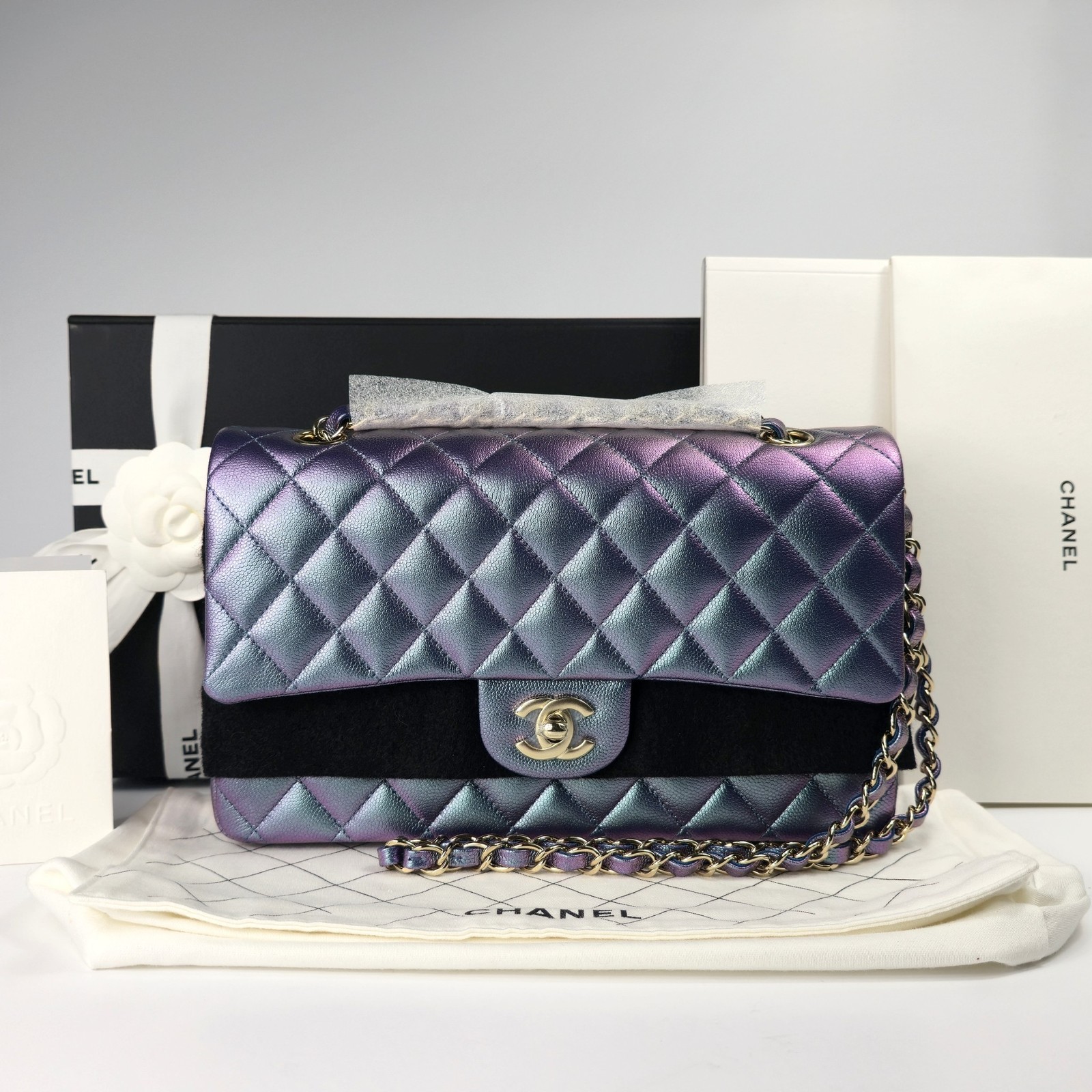 NEW w/ receipt Rare 22P CHANEL Iridescent Purple Blue Caviar Medium Classic Flap