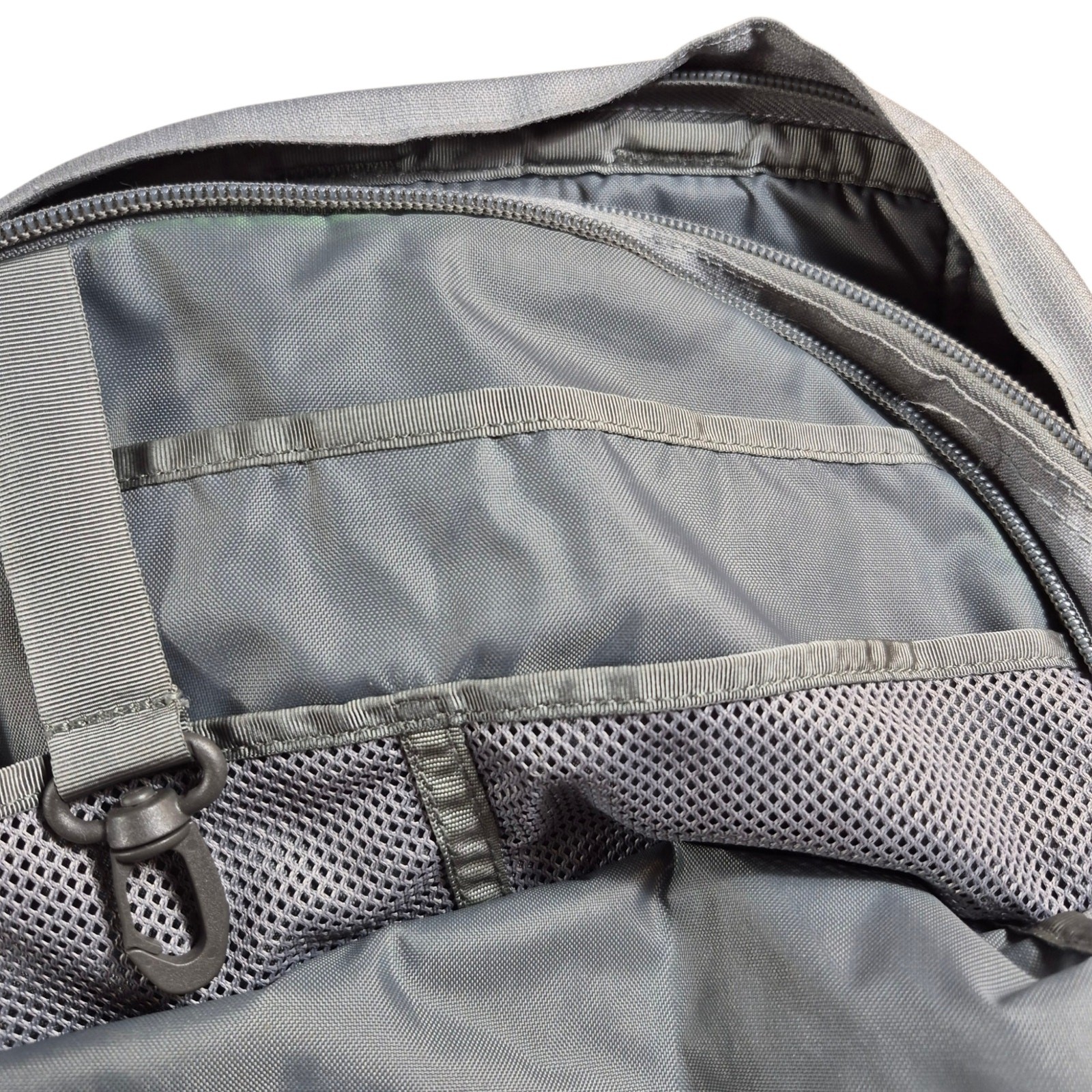 The North Face ‘Roo’ Sling Bag Fanny Pack Waist Purse Travel Carryon Steel Gray