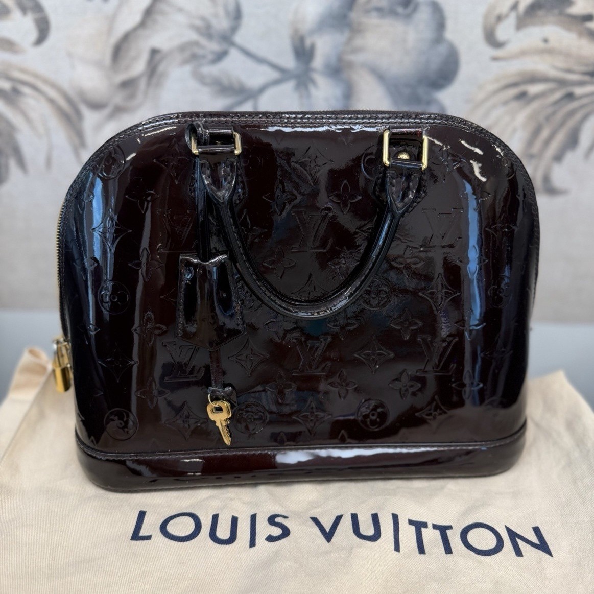 Louis Vuitton Alma Monogram Vernis Alma PM Burgundy Patent Satchel Zip Dust Bag
