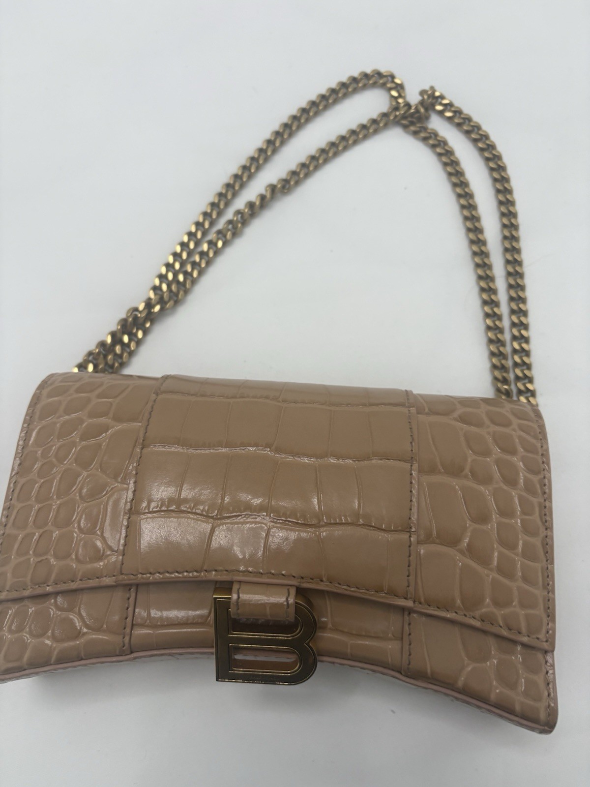 Beige Croc Pattern Embossed Shoulder Bag Gold Chain Strap Magnetic Closure