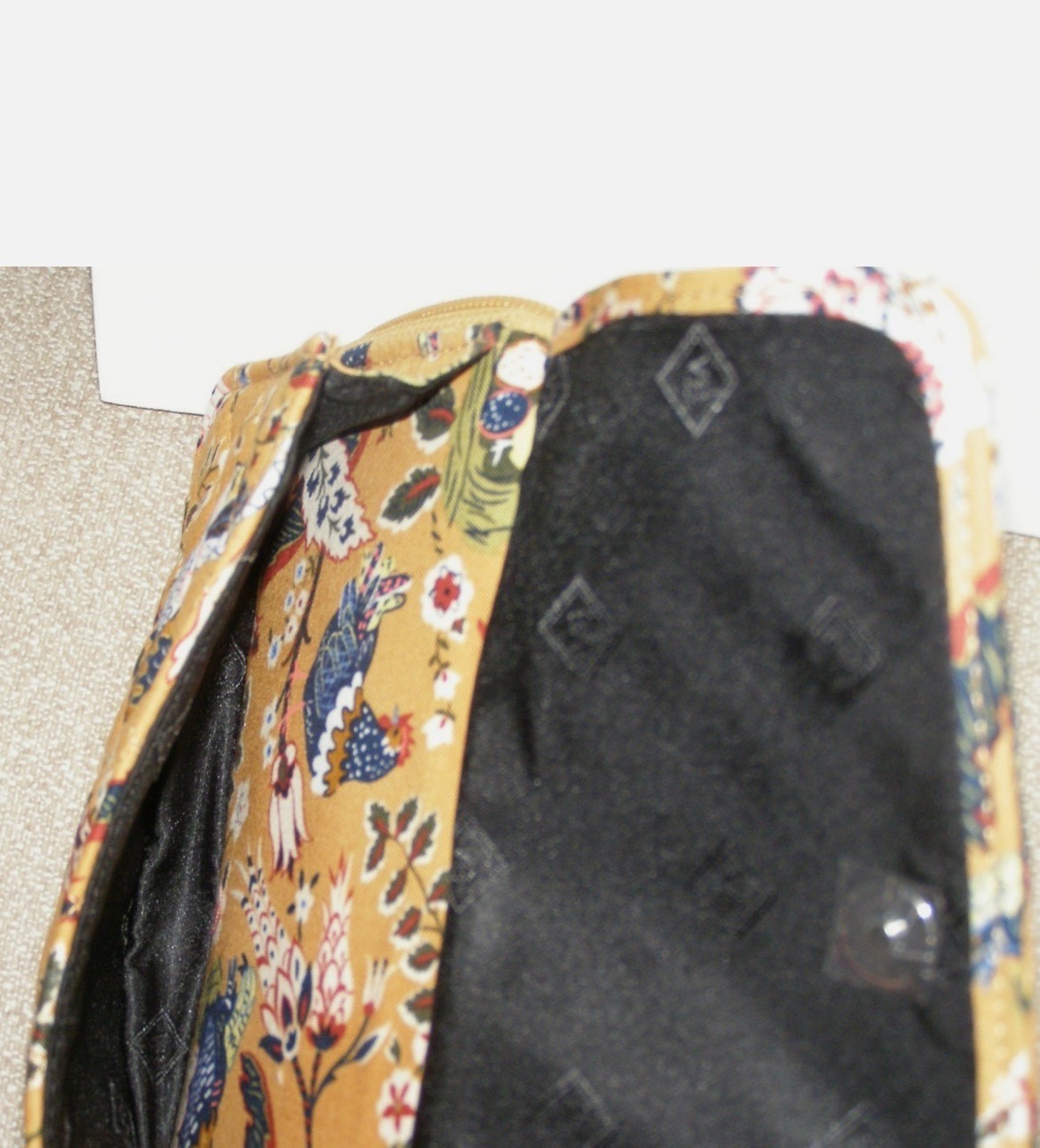Vera Bradley – RFID All in One Crossbody Bag – RARE French Hens – NEW WITH TAGS!