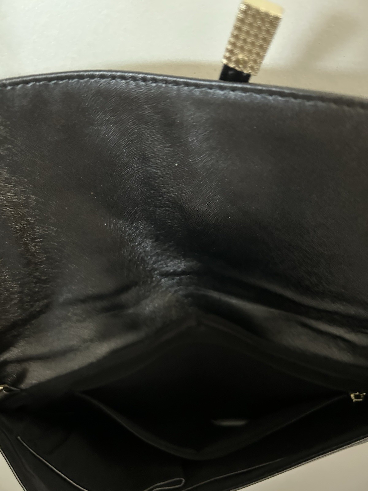 Kelly & Katie Black Crossbody Bag Silver Chain Strap Magnetic Closure Pockets
