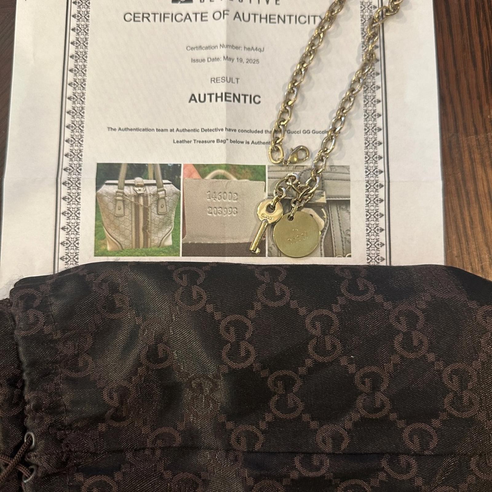 Gucci Leather Treasure Bag White and Beige w/ Key, charm, dusty & COA