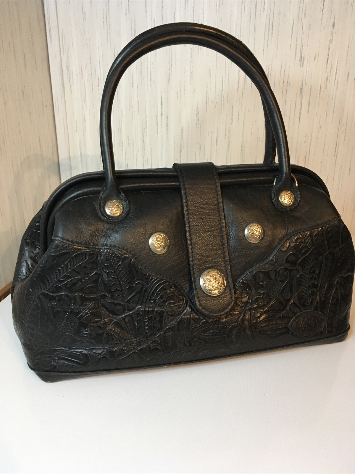 Sibyl’s Collection Circle Y Black Handbag Genuine Leather