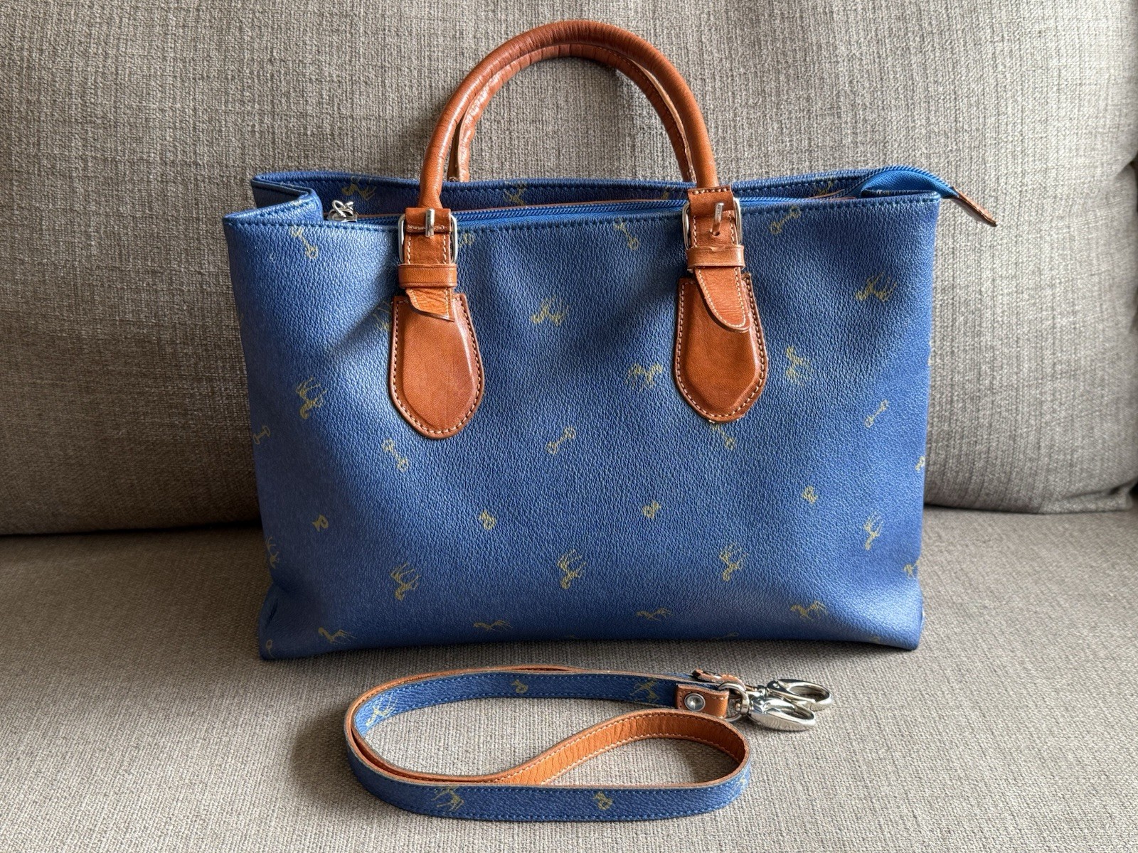Petusco Leather Horse Design Handbag Purse Blue/Tan Trim w/crossbody Strap EUC