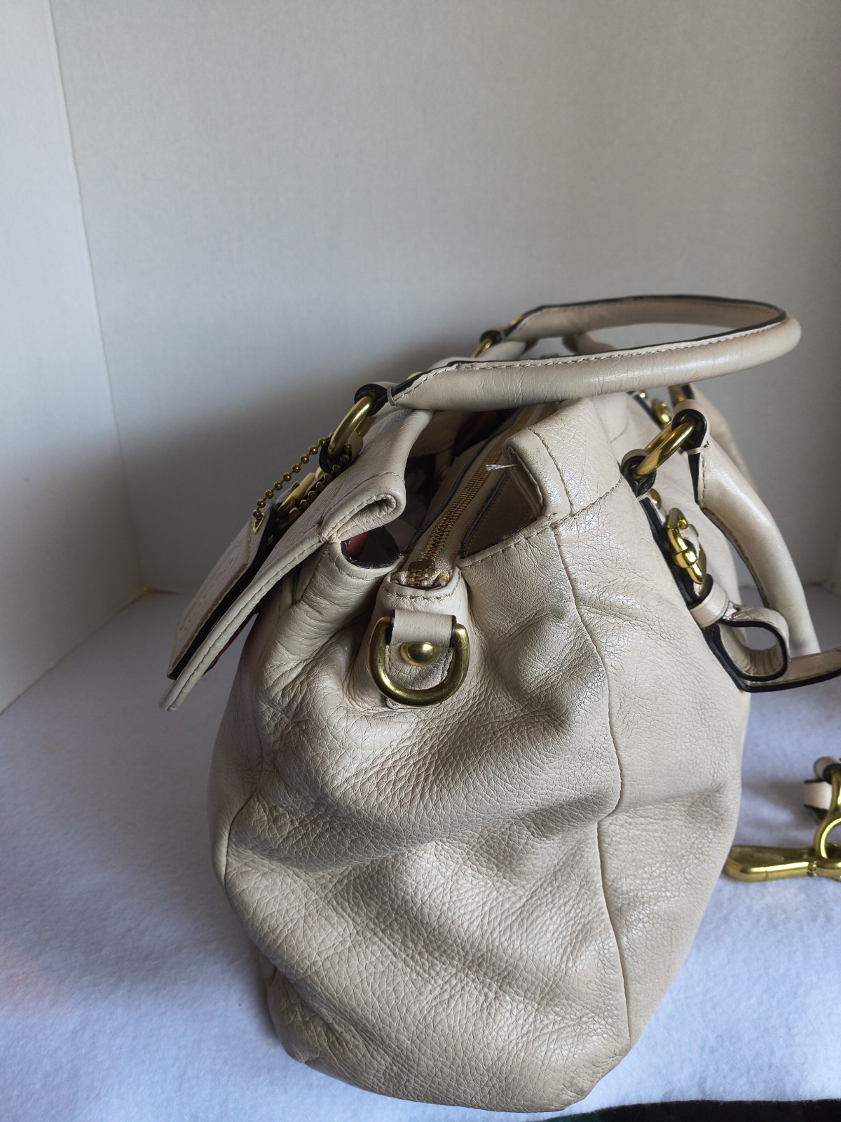 AUTHENTIC COACH MADISON CHALK LEATHER FLAP CARRY ALL #18621 GUC