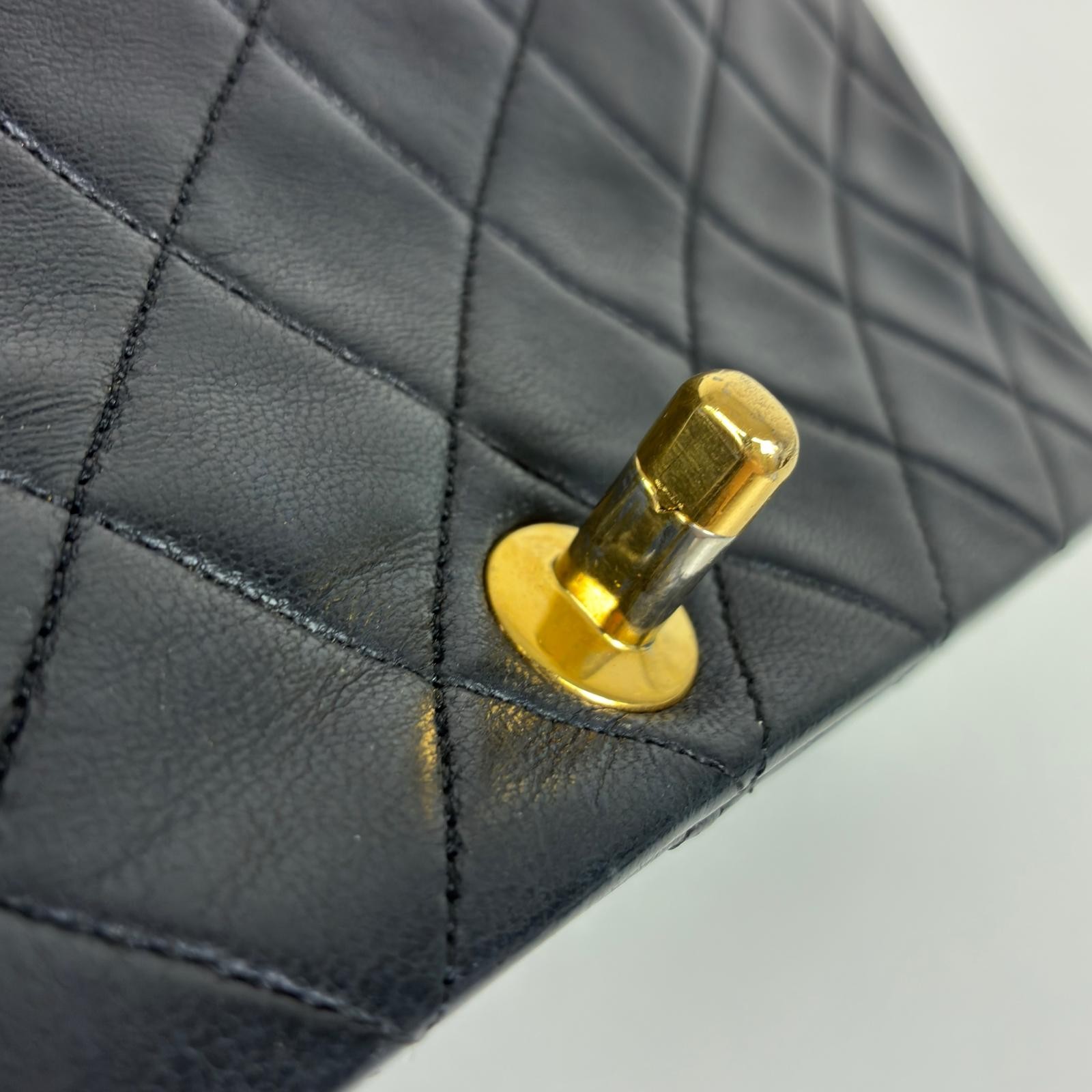 CHANEL Vintage Matelassé 25 Shoulder Bag leather black