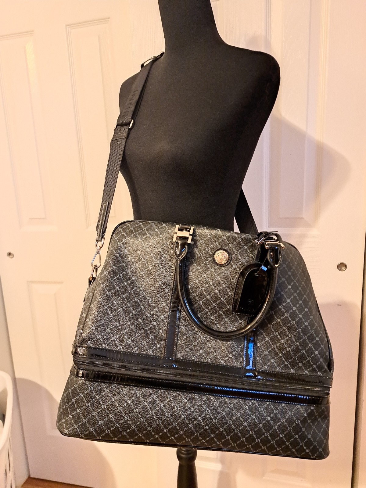 Rioni Signature Black Duffel Dome Traveler STB-20051 Two-Tier Luggage Bag NWOT