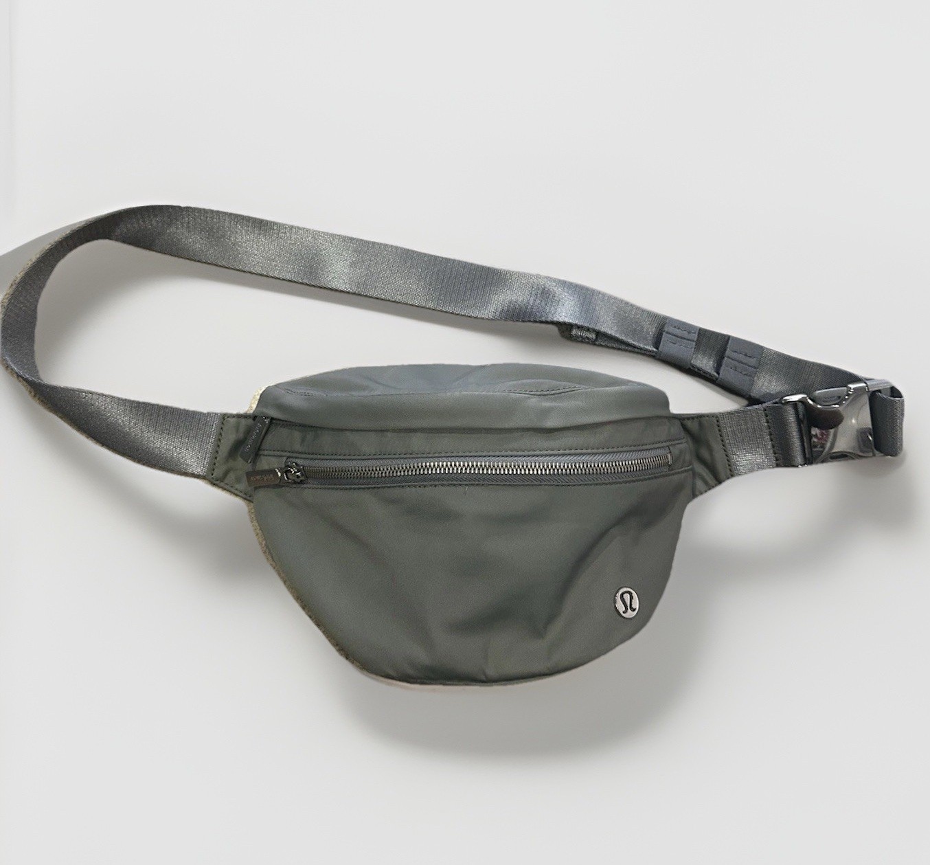Lululemon City Adventurer belt bag 2.5L Gray Water Repellent 4 Zipper