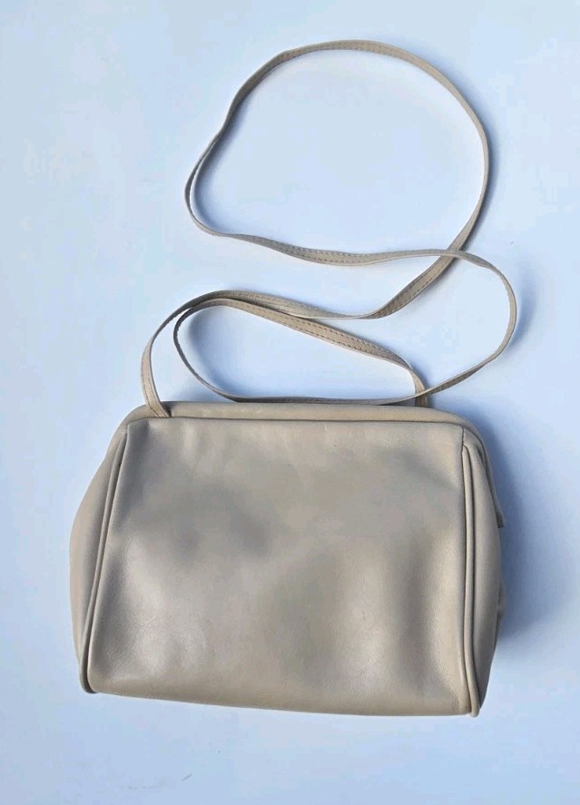 MINT Amanda Smith Vintage 80s Women’s Taupe Purse Crossbody Bag! Taiwan ROC