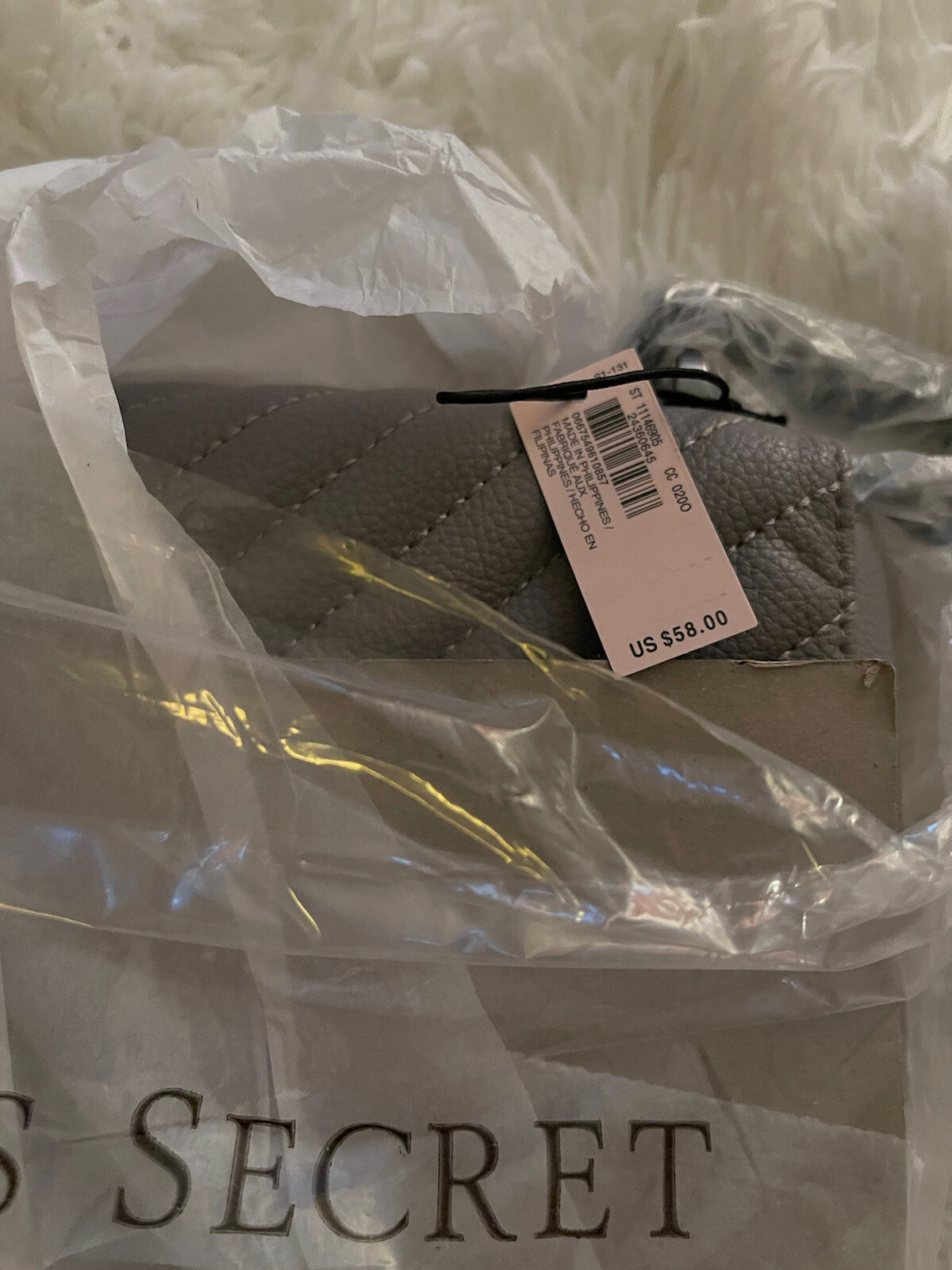 Victoria’s Secret Pebbled V-Quilt Shoulder Bag-BRAND NEW