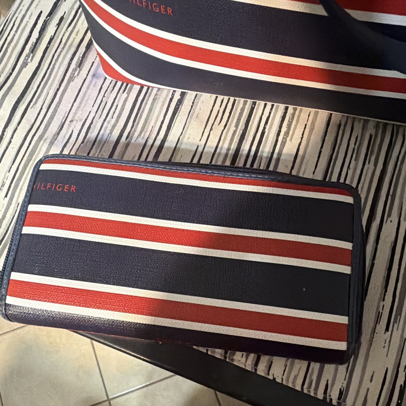 Tommy Hilfiger Navy Red White Striped Tote Bag Logo Lined Pockets + Wallet