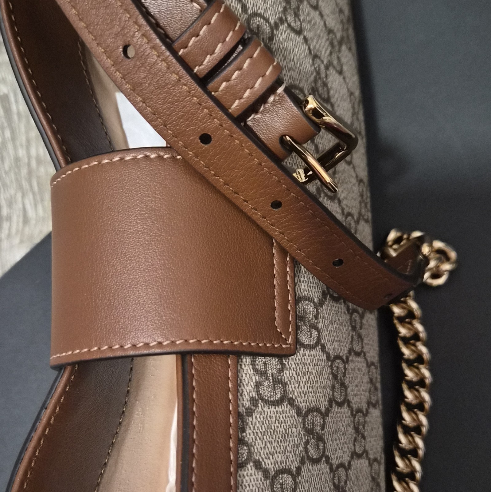 Gucci GG Padlock Small Shoulder Bag Beige/Brown Gold Hardware Chain Strap Key
