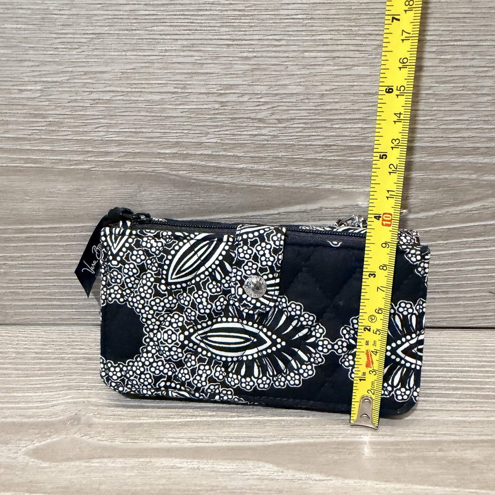 Vera Bradley Blanco Bouquet Wristlet EUC Twist Lock Wallet