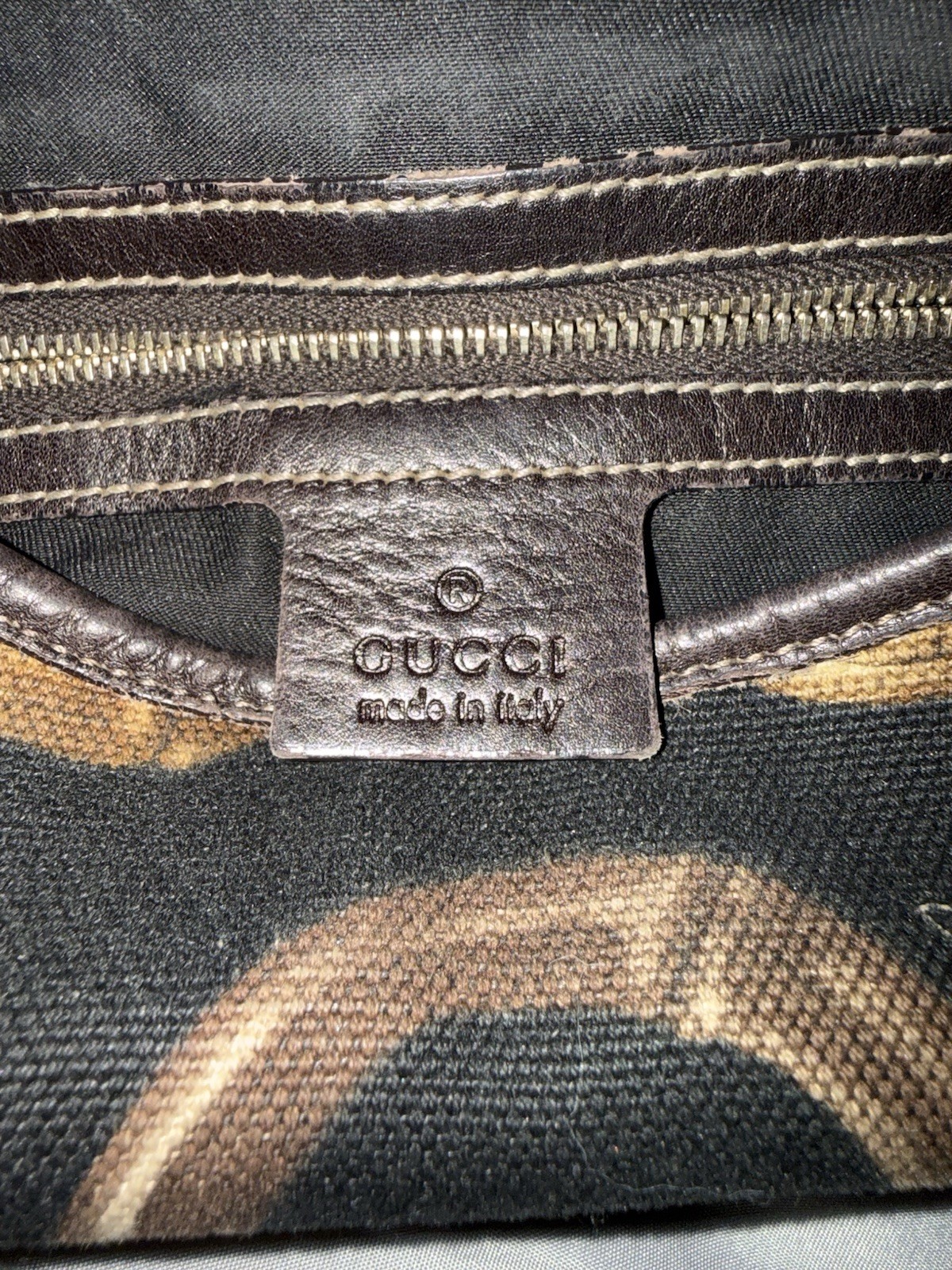 Gucci Women’s Black Brown Logo Shoulder Bag Zip/Hook Closure Gold Hardware