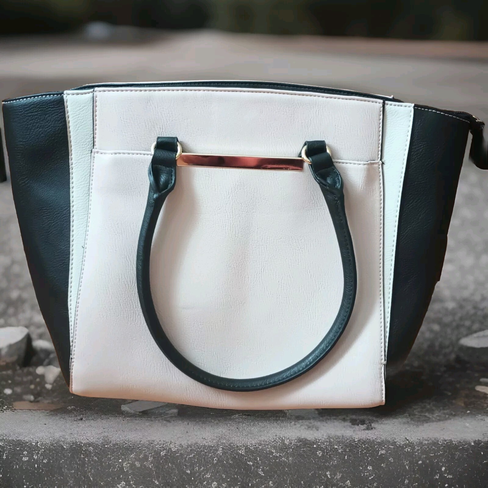 Casual/Business Purse Black & Pink with Zipper & Magnet Closure and Gold Details