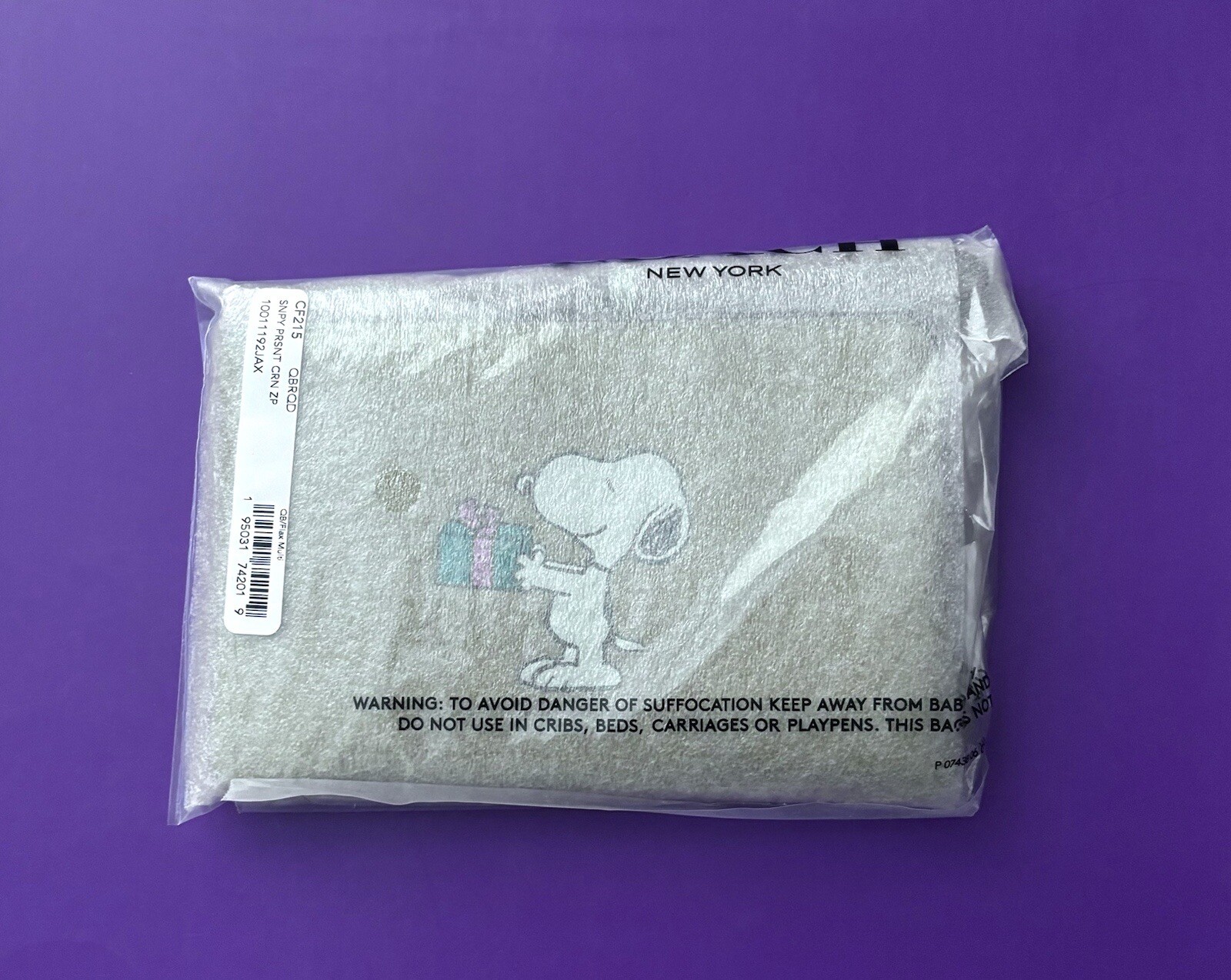Coach X Peanuts Corner Zip Wristlet With Snoopy Present Motif NWT
