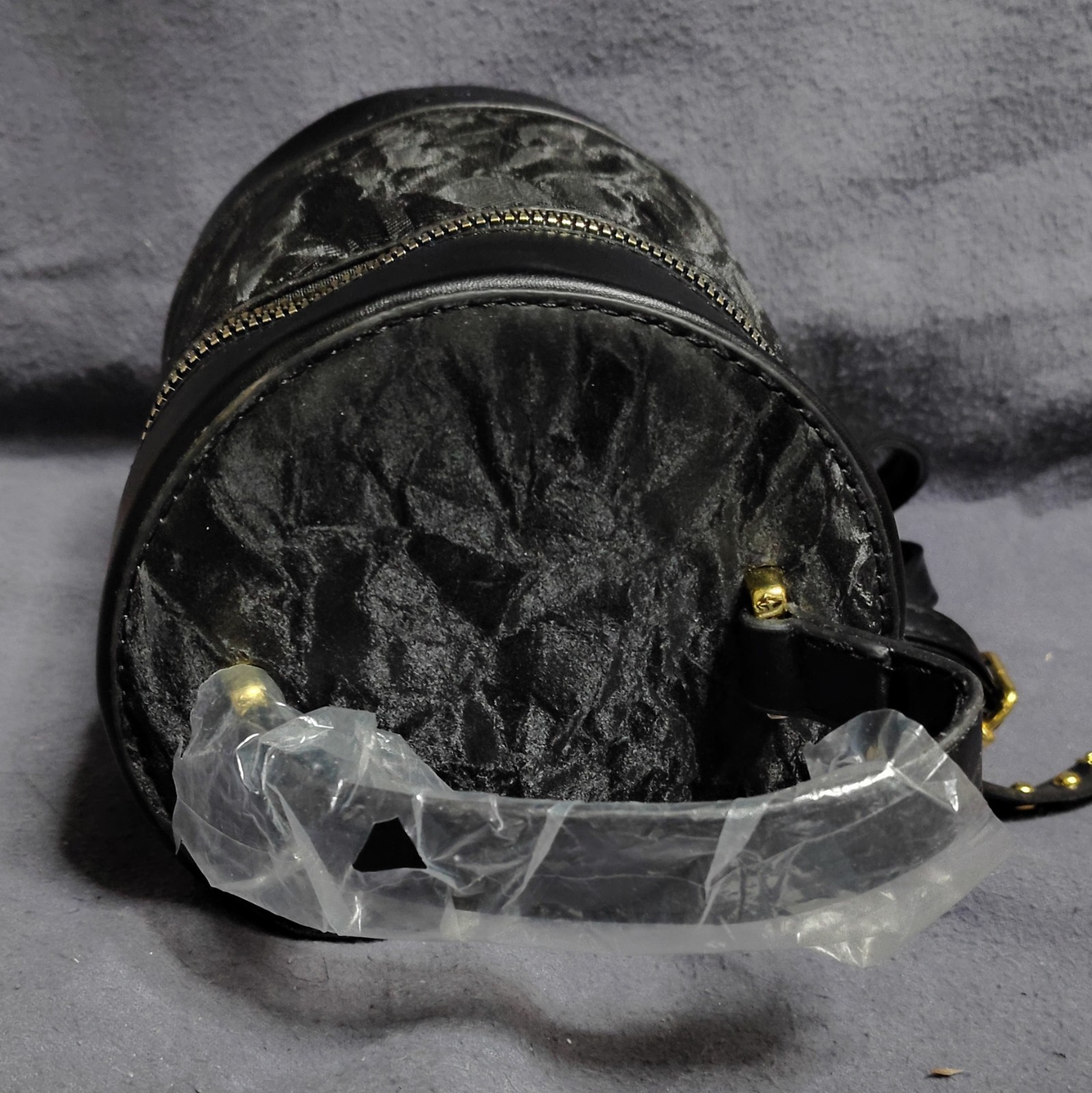AOIR Women’s Black Cylinder Bucket Bag Gold Hardware Detachable Strap