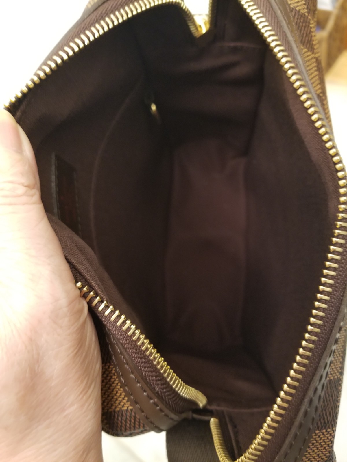 Authentic Louis Vuitton Damier Trotteur Beaubourg bag Tags & Dust Cover Unused