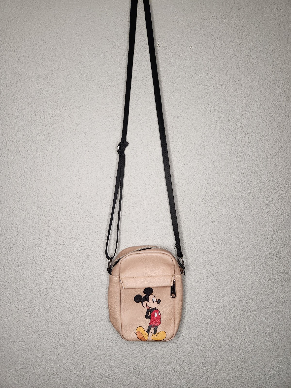 Buckle Down Crossbody Wallet Purse – Classic Mickey Mouse Standing Pose Tan
