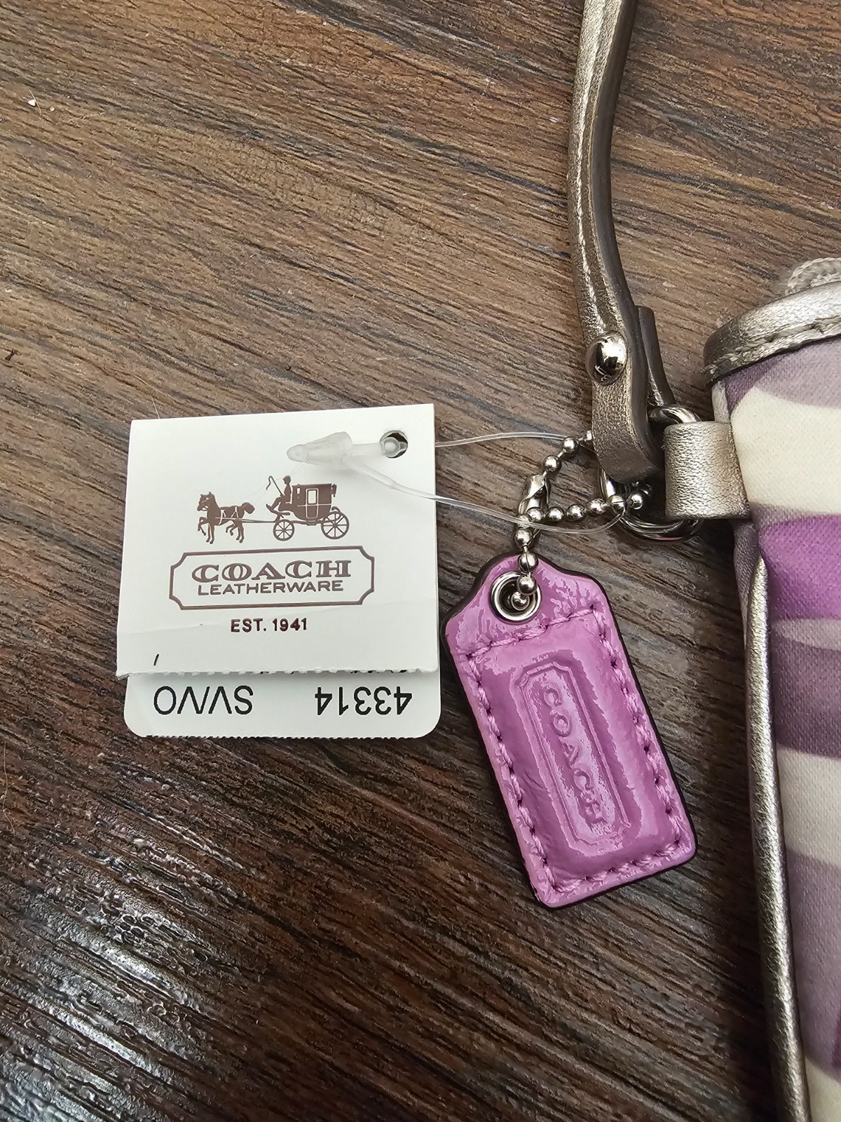 New Coach Signature Ivory Purple Chainlink Signature & Leather Wristlet RARE