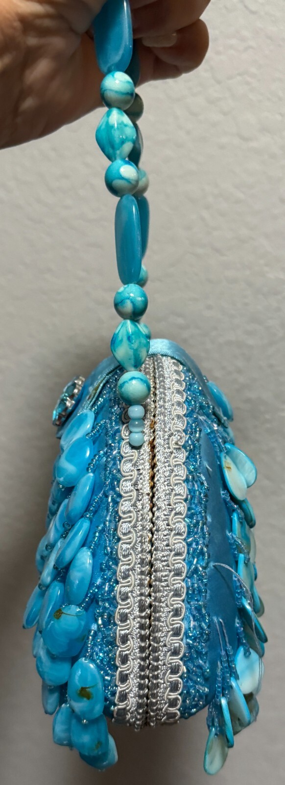 Expressions NYC Turquoise Clutch teardrop marbled beads 7″