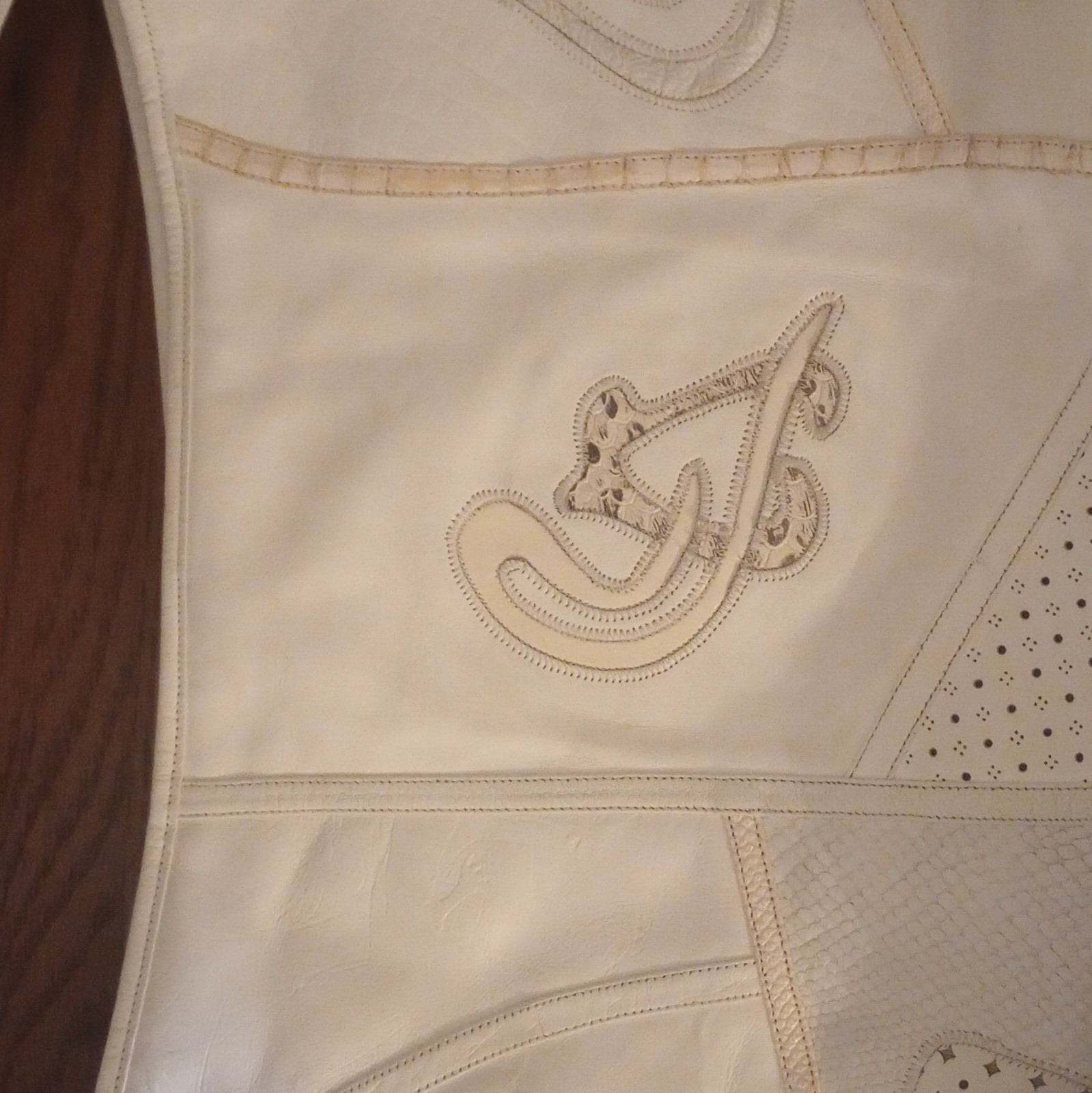 Sharif White Shoulder Bag Cat Applique Braided Accents Charm Magnetic Gold