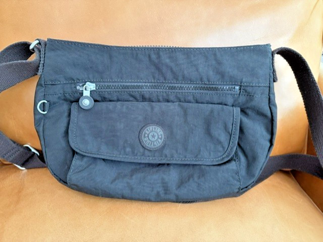 KIPLING “Live Light” Woman’s SYRO Black Shoulder Crossbody super clean