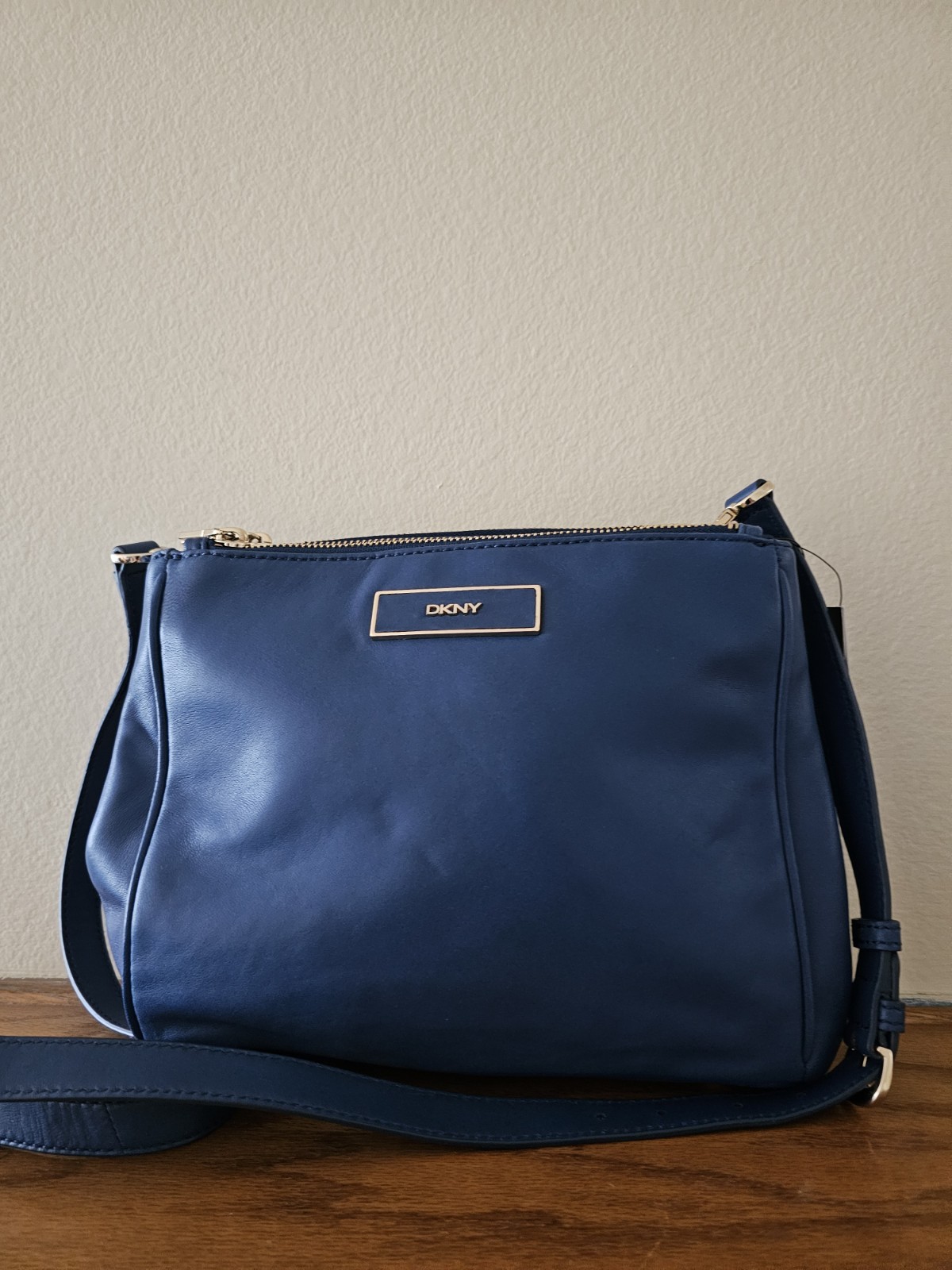 DKNY women leather bag. new