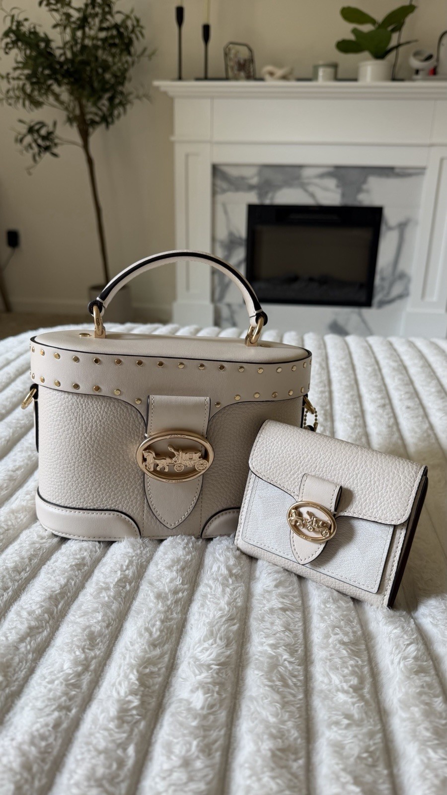 Authentic COACH Georgie Gem Rivets Chalk Gold Crossbody Leather Bag with Wallet