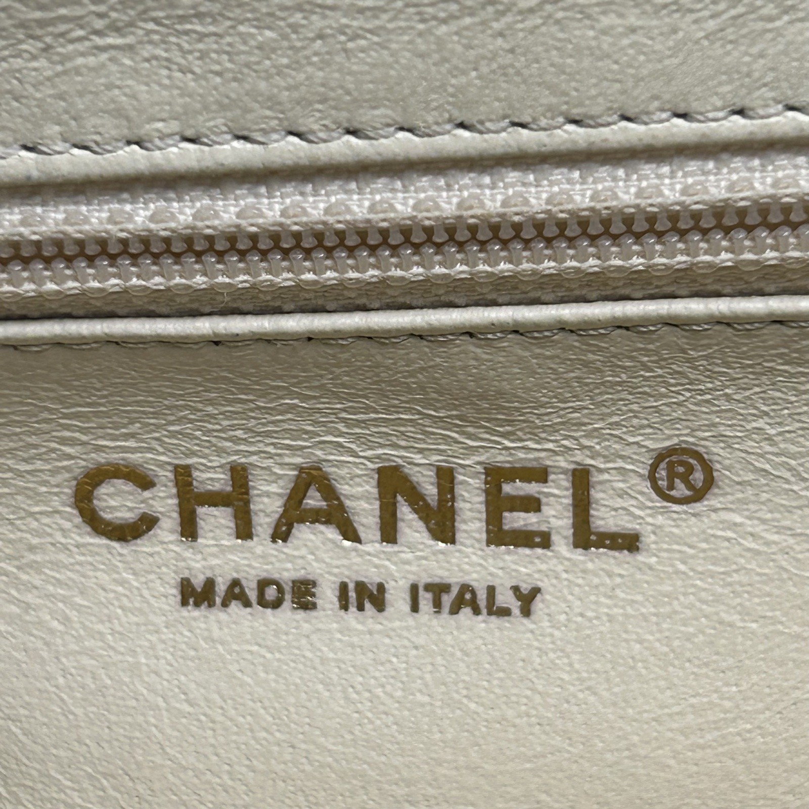 CHANEL Business Affinity Pochette Small 19cm White Calfskin Crossbody Bag