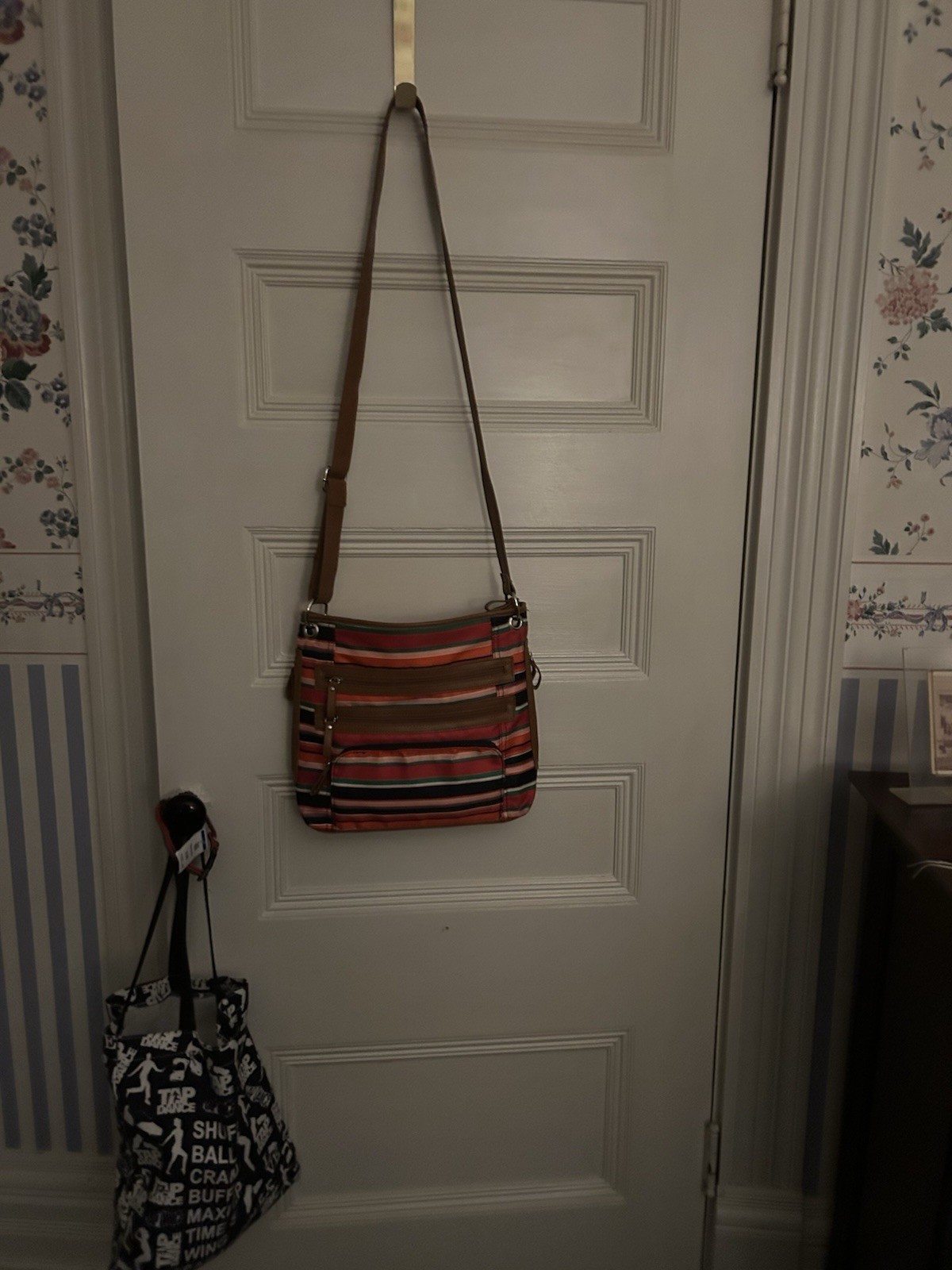GAL Brightly Colored Striped Cross Body Bag 5 Outer 2 Inner Pockets 47” Strap