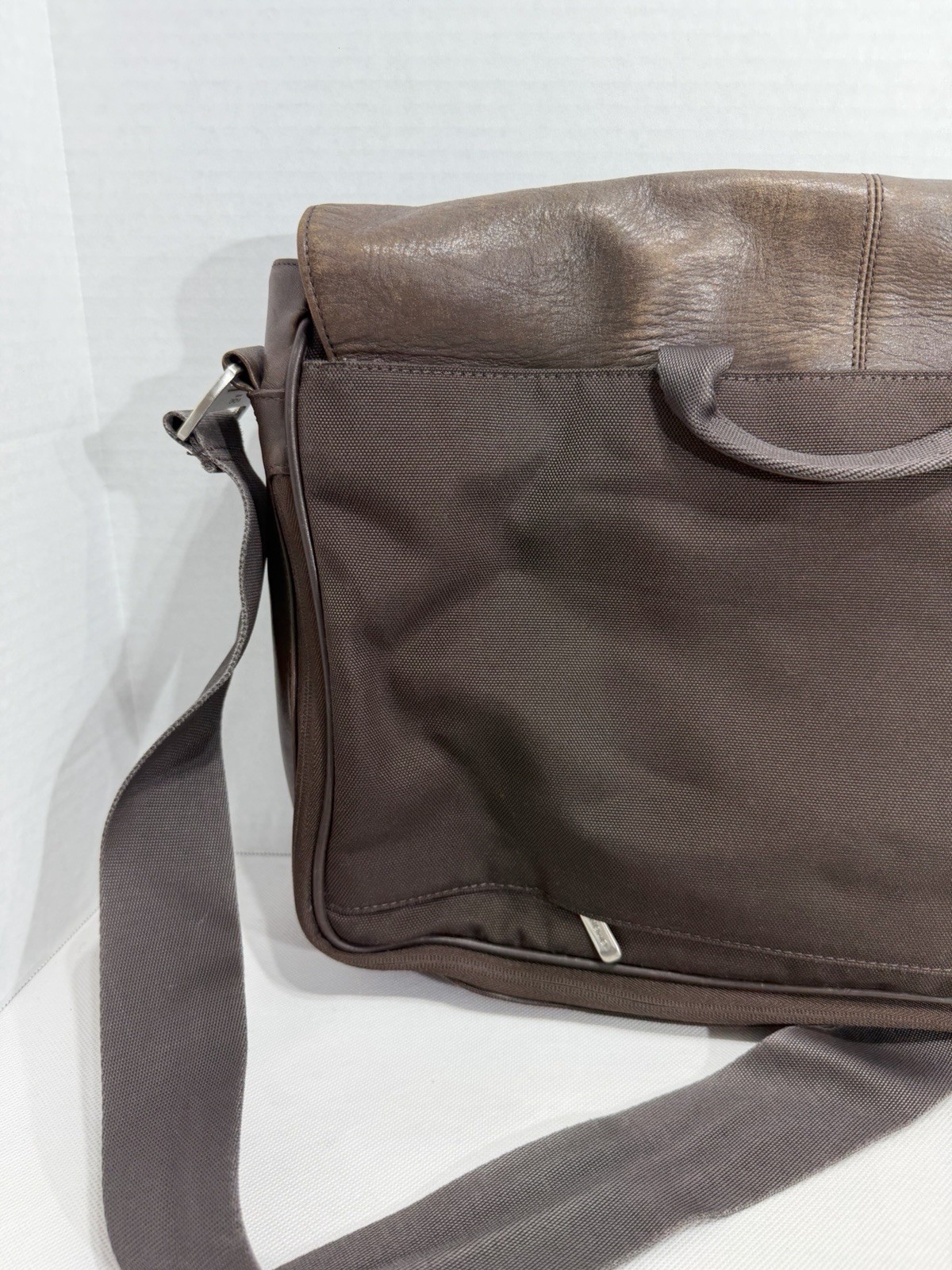 Knomo Messenger Laptop Bag 13×17 Brown Leather Adjustable Strap Crossbody