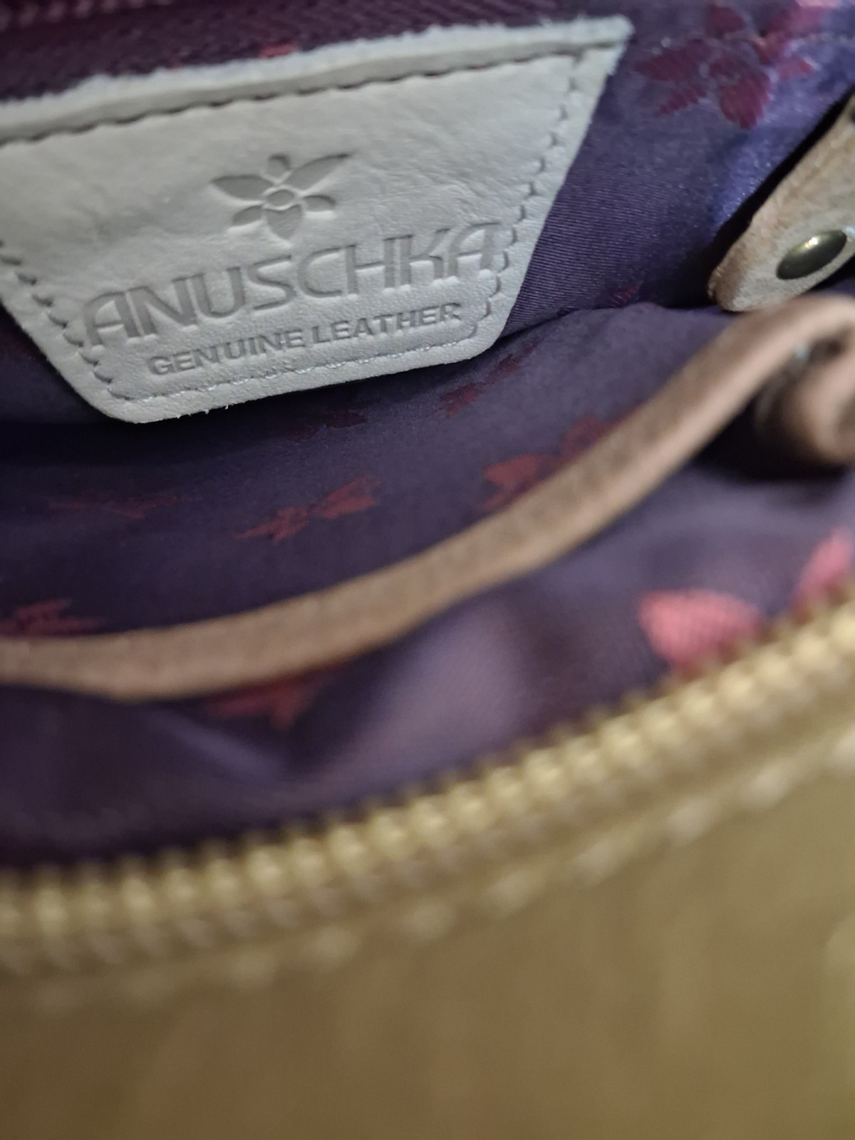 Anuschka Hand Painted Leather Gifts Of The Sea Beach Seashell Crossbody Nwot