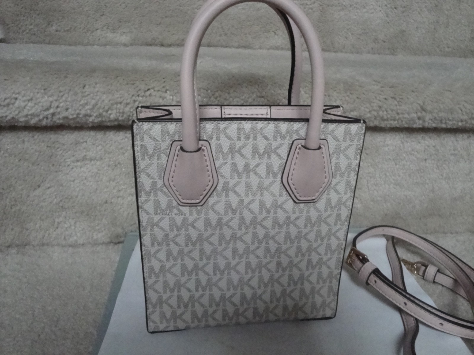New MICHAEL KORS Mercer Hand Or Shoulder Bag Pink Highlights !