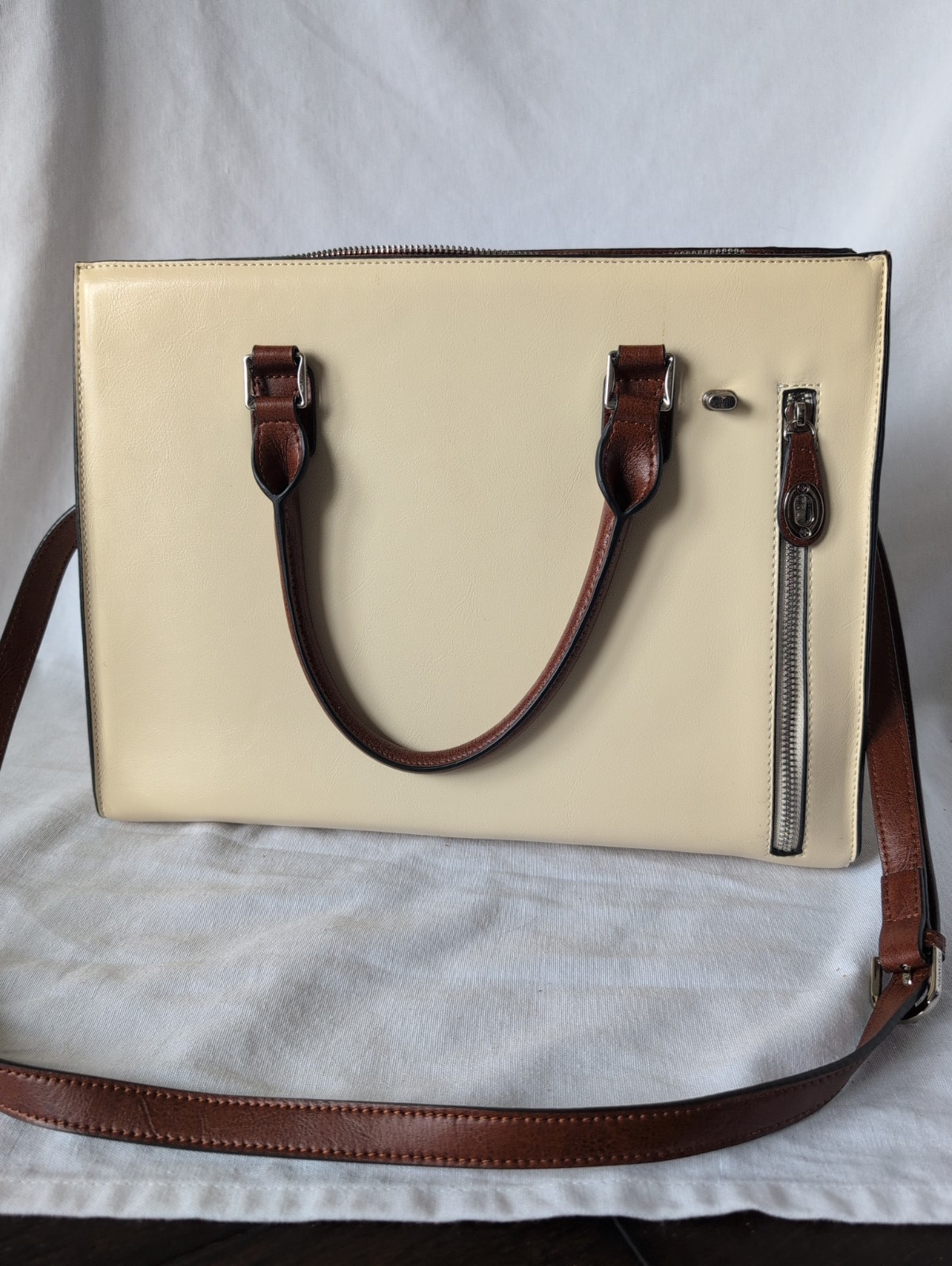 Bostanten Beige Cruze Hand/Shoulder Bag W/ Conceal Carry