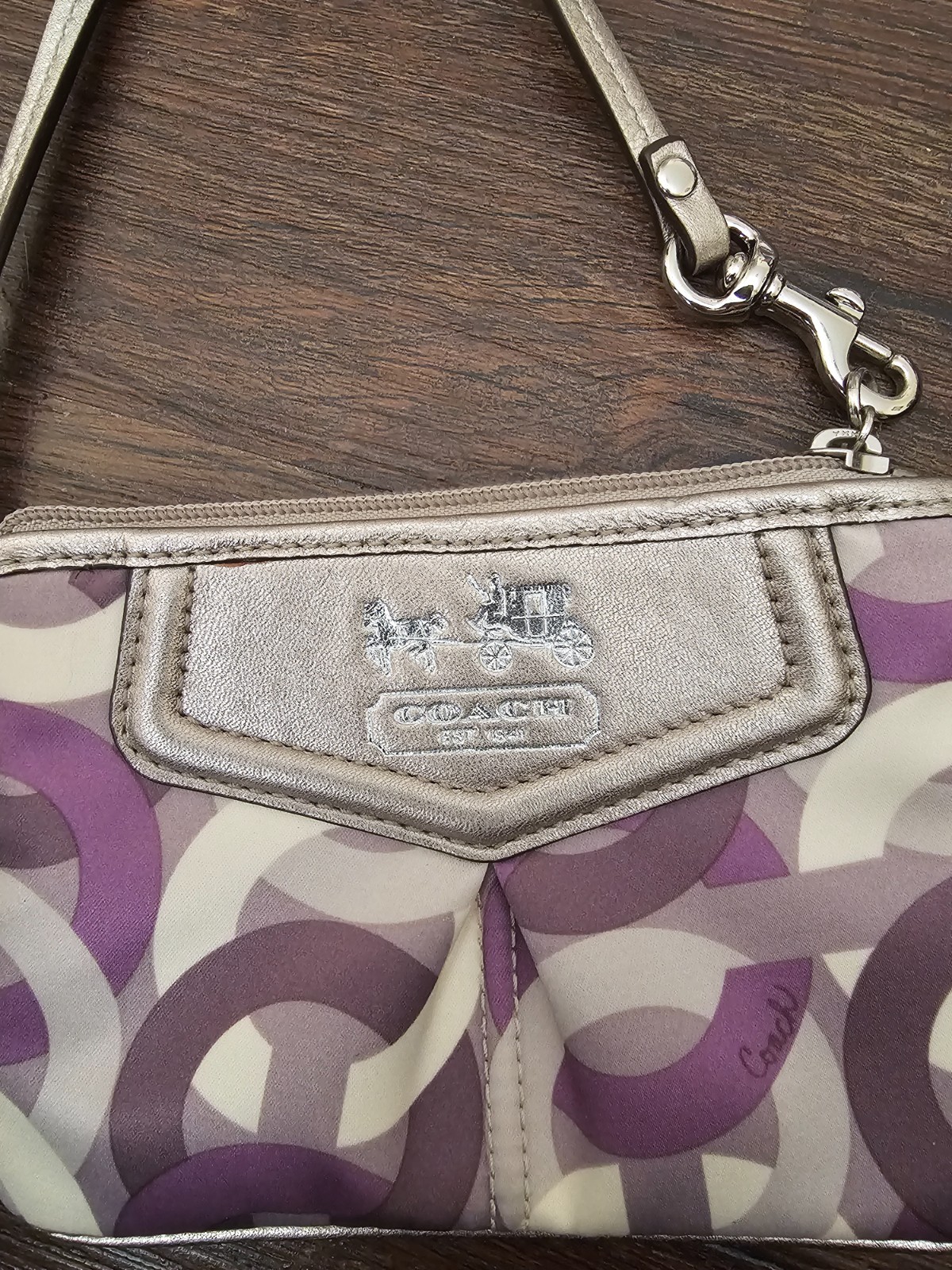 New Coach Signature Ivory Purple Chainlink Signature & Leather Wristlet RARE