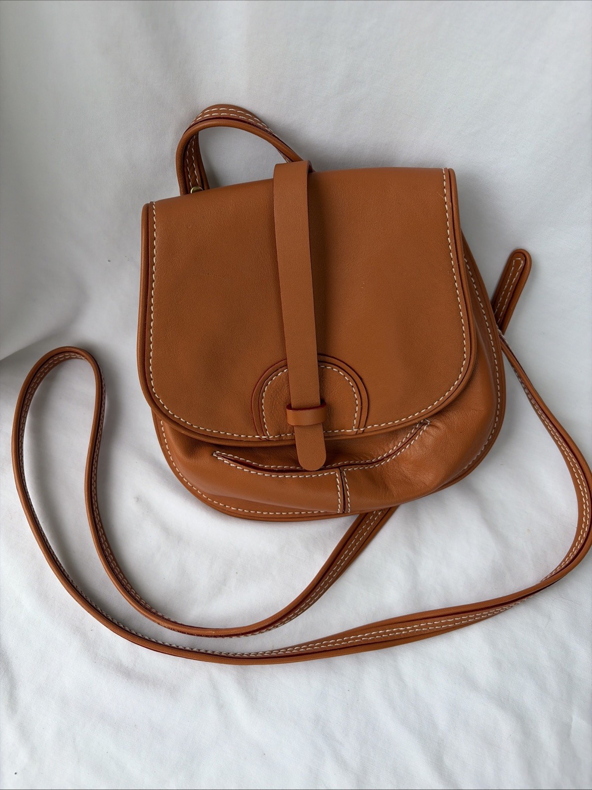 Isaac Mizrahi Live English Tan Flap front Crossbody Purse Great Details