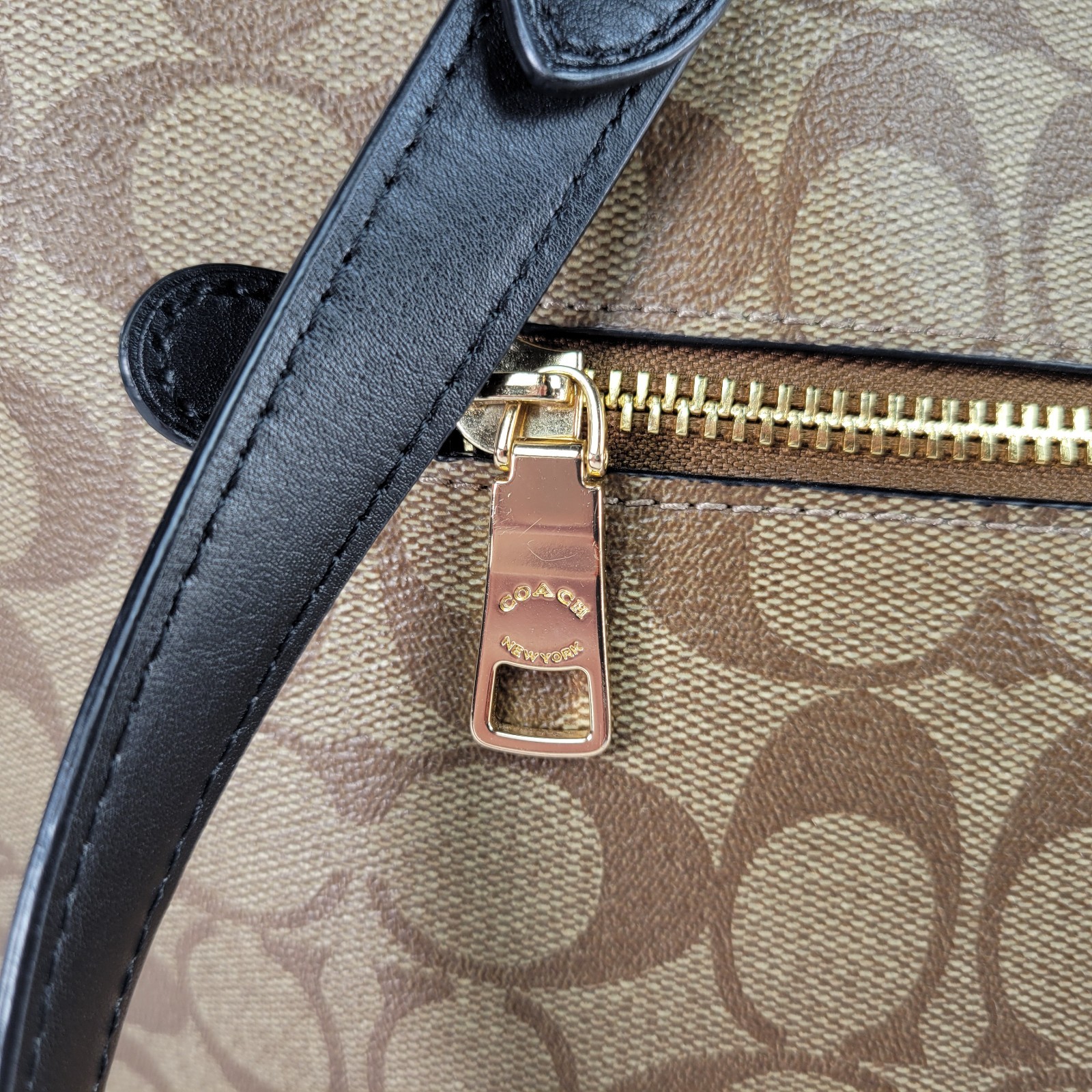 Authentic Coach Gallery Tote F79609 Signature Canvas – Excellent Condition