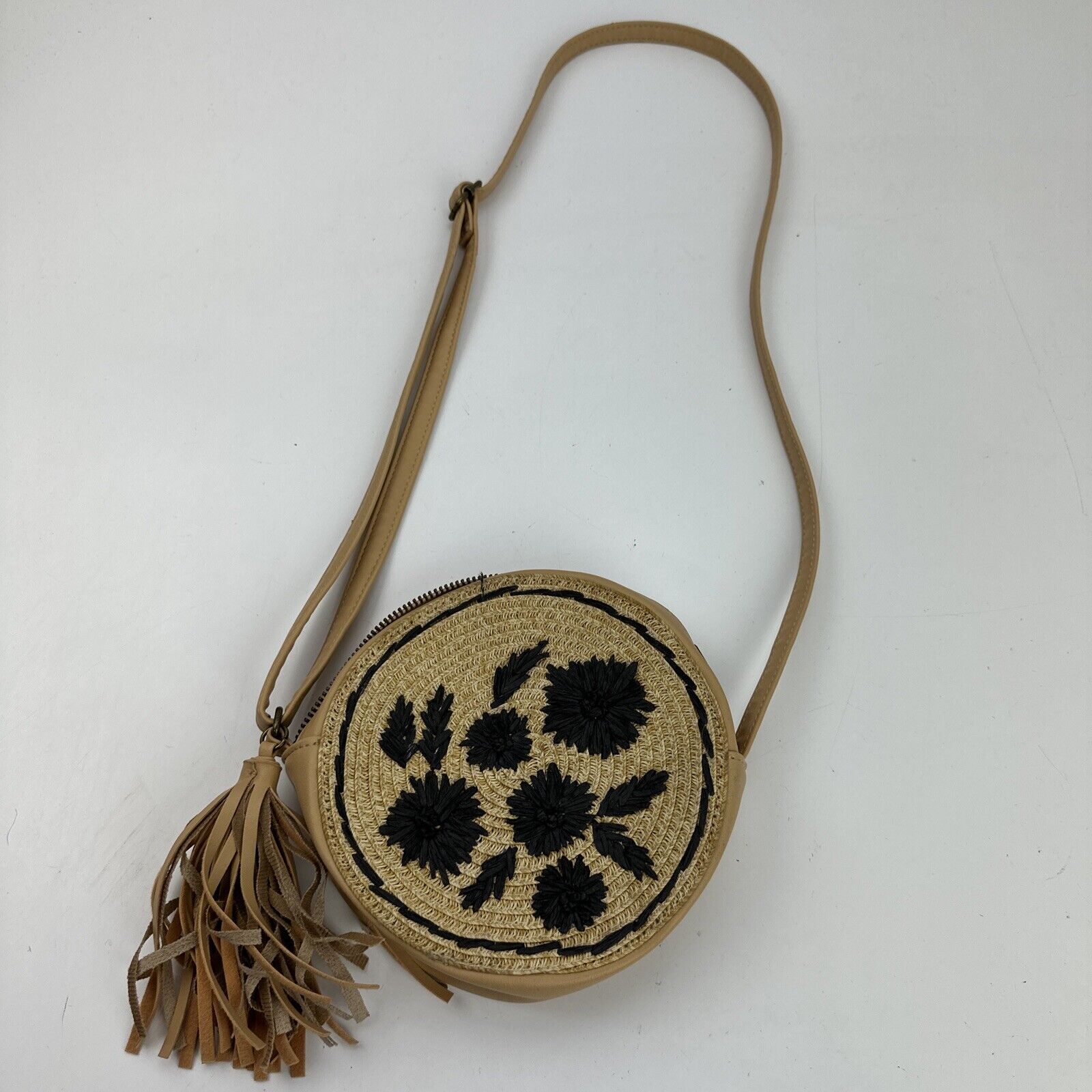 Art Class Circle Purse 6.5″ Handbag Tassle Weaved