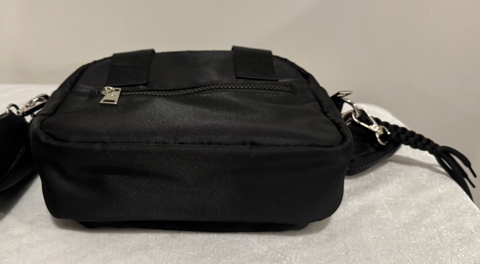 NWT Bearpaw Black Crossbody Purse Bag with AirPod Case $98