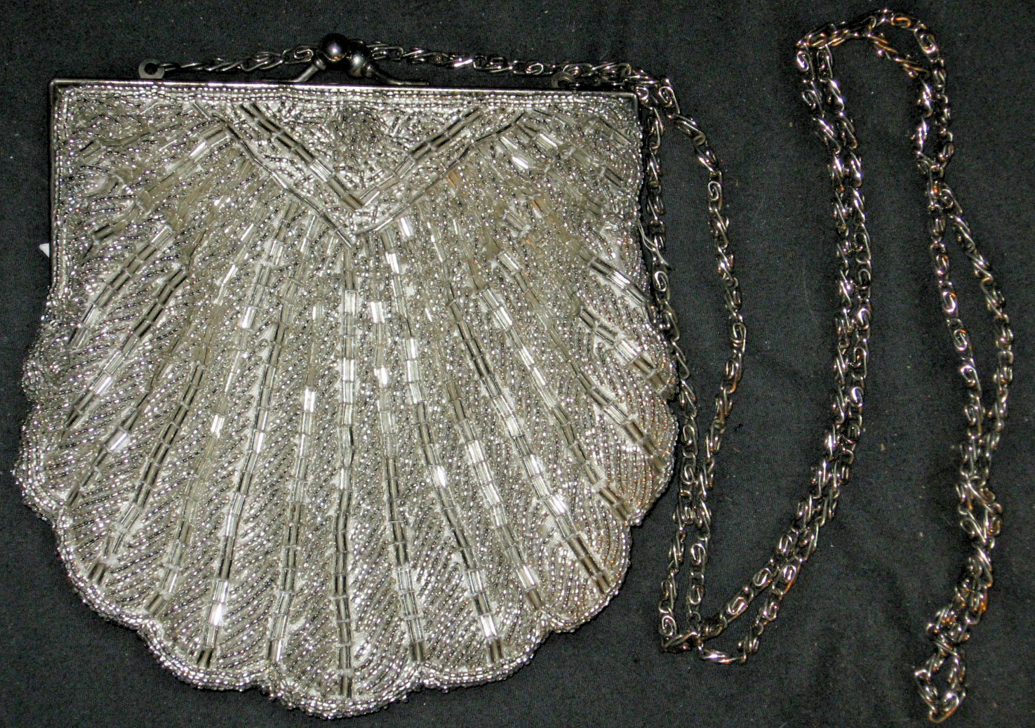VINTAGE La Regale Beaded Ivory clamshell Evening Purse Kiss Clasp Gold Chain